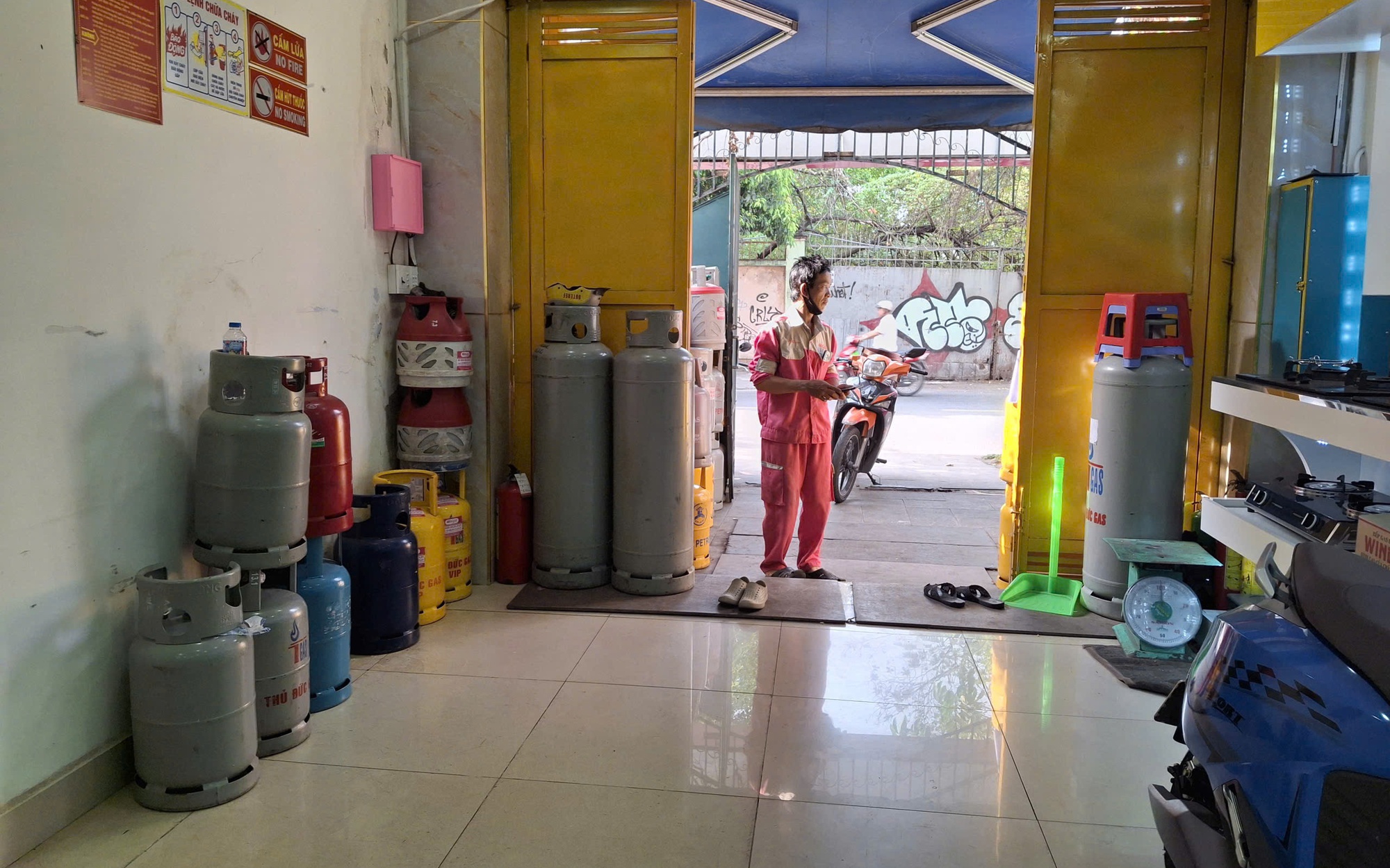 Thị trường gas loạn giá, chủ đại lý đứng ngồi không yên