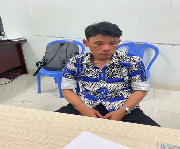 Gia Lai: Bắt giữ đối tượng đột nhập trụ sở khu phố trộm 6 bộ cửa nhôm kính - Ảnh 1.