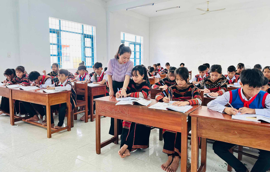 Gia Lai đề xuất hỗ trợ th&ecirc;m tiền ăn cho học sinh d&acirc;n tộc nội tr&uacute; v&agrave; x&atilde; đảo - Ảnh 1.
