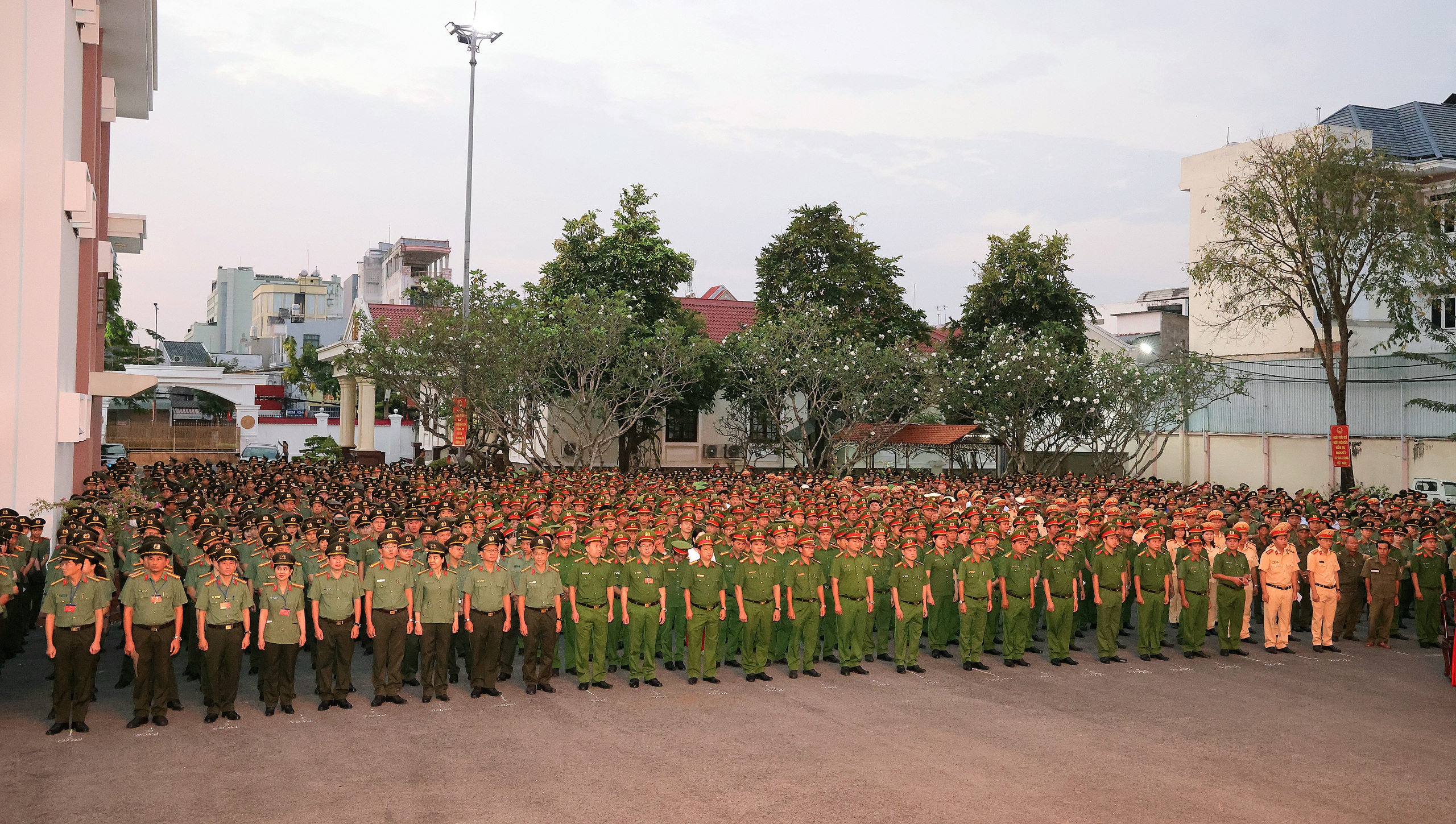 Hơn 2.000 cử tri thuộc lực lượng C&ocirc;ng an TP Cần Thơ bầu cử sớm - Ảnh 4.