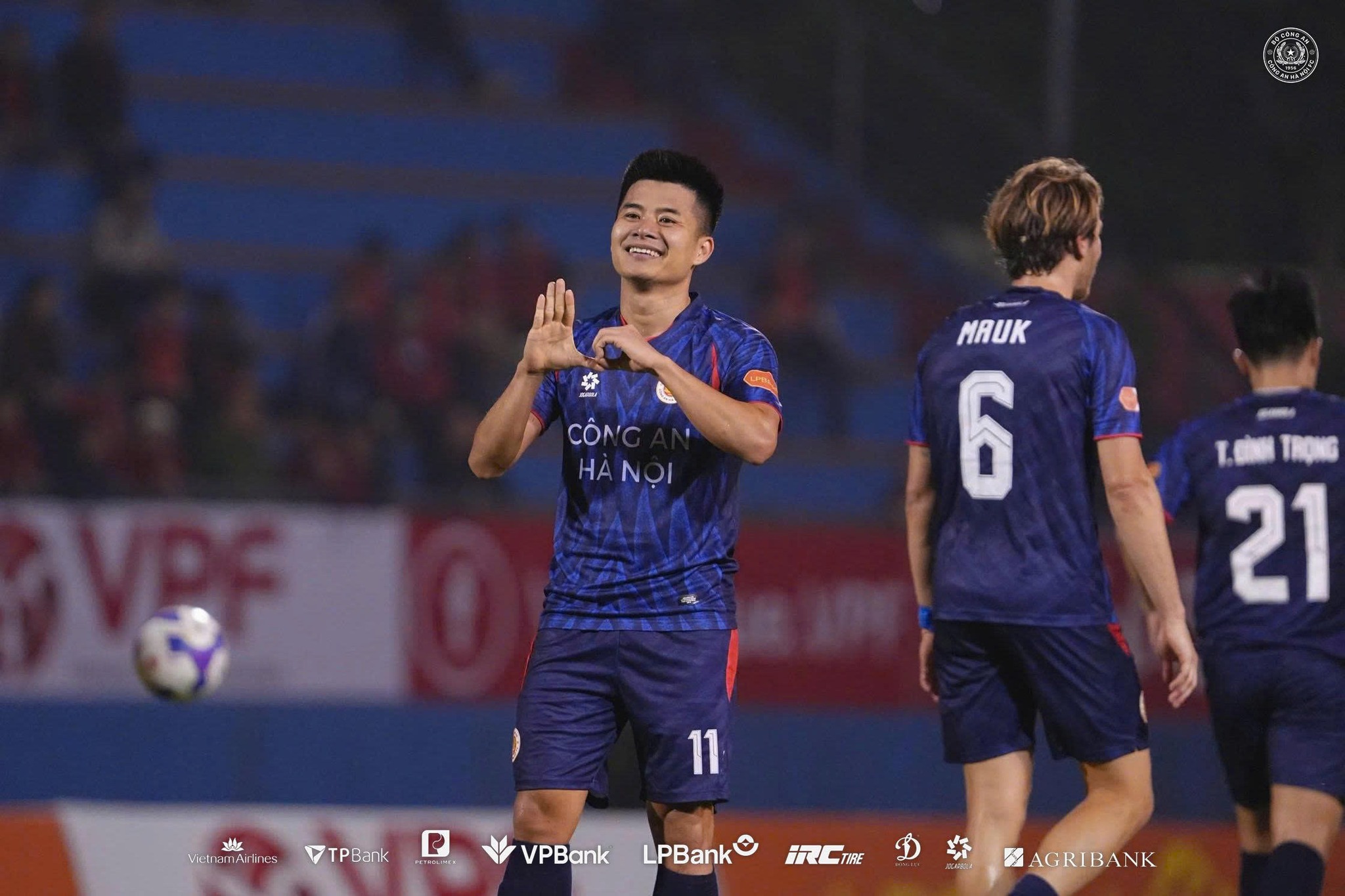 V&ograve;ng 16 V-League 2025-2026: C&ocirc;ng an H&agrave; Nội khẳng định vị thế "anh cả" - Ảnh 2.