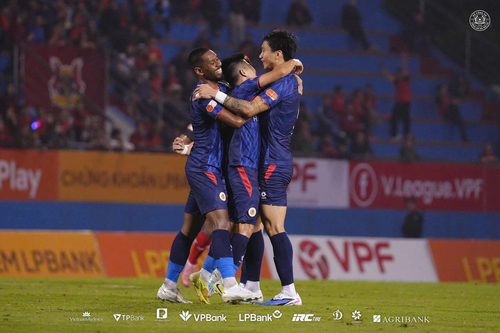 V&ograve;ng 16 V-League 2025-2026: C&ocirc;ng an H&agrave; Nội khẳng định vị thế "anh cả" - Ảnh 5.
