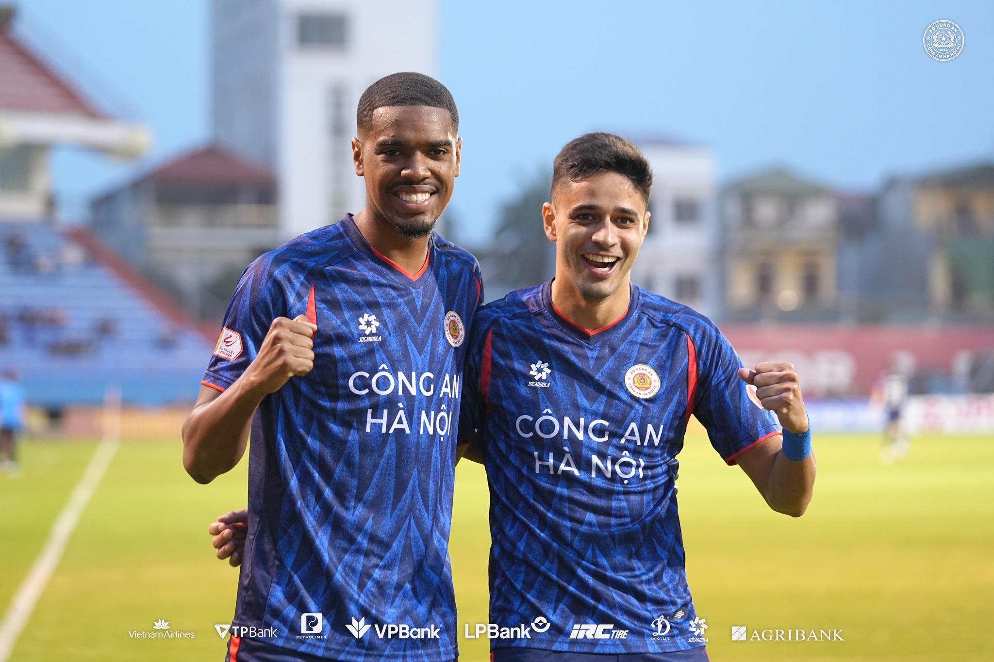 V&ograve;ng 16 V-League 2025-2026: C&ocirc;ng an H&agrave; Nội khẳng định vị thế "anh cả" - Ảnh 1.