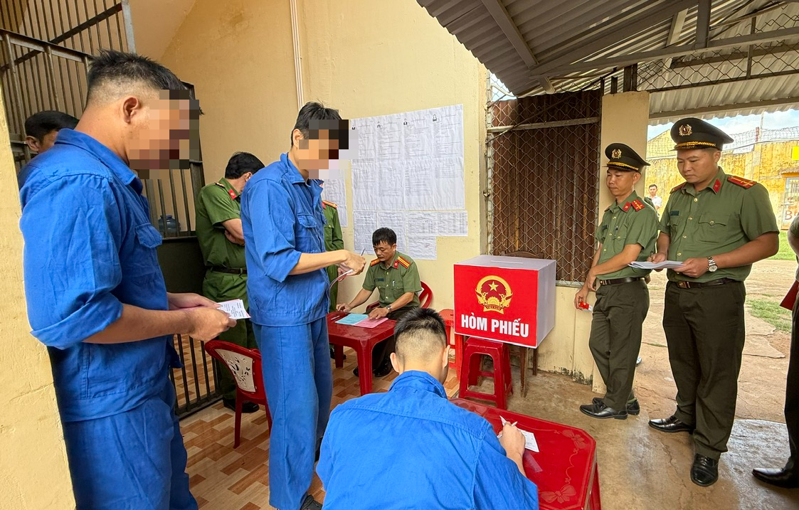H&agrave;ng trăm người tạm giam thực hiện quyền bầu cử tại Đắk Lắk năm 2026 - Ảnh 2.