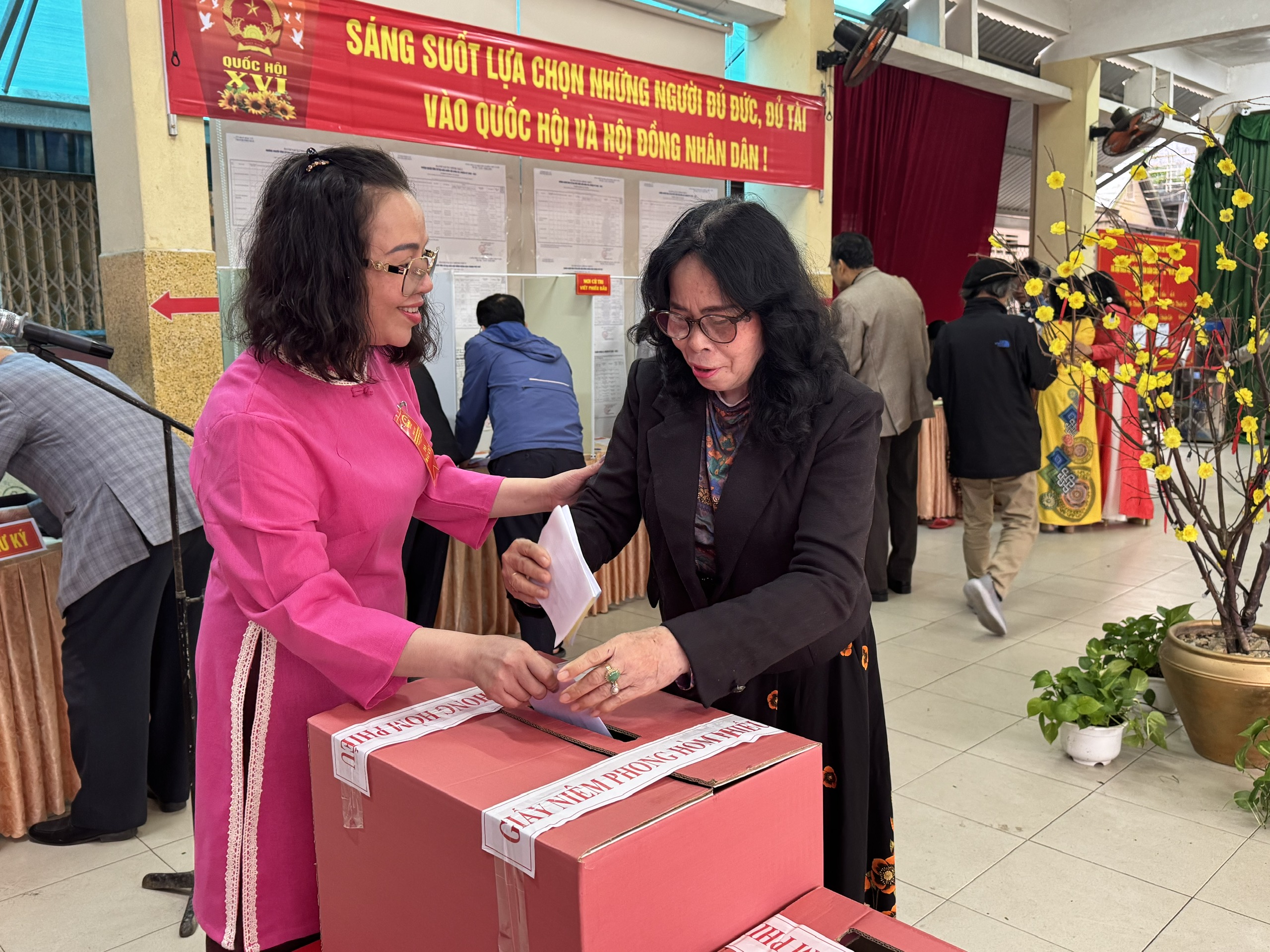 Đơn vị đầu ti&ecirc;n ho&agrave;n th&agrave;nh bầu cử sớm ở Huế - Ảnh 10.