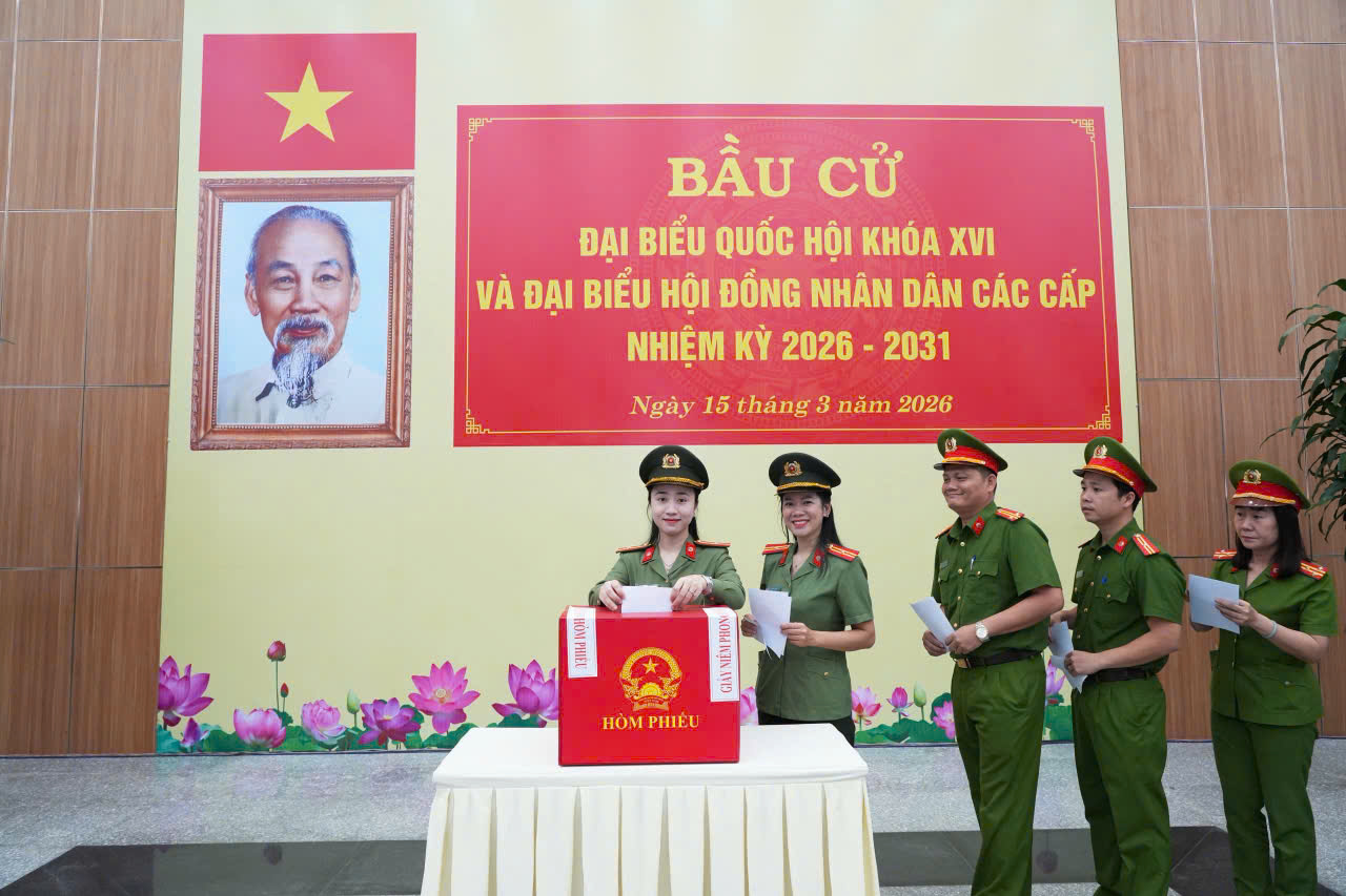Đơn vị đầu ti&ecirc;n ho&agrave;n th&agrave;nh bầu cử sớm ở Huế - Ảnh 4.