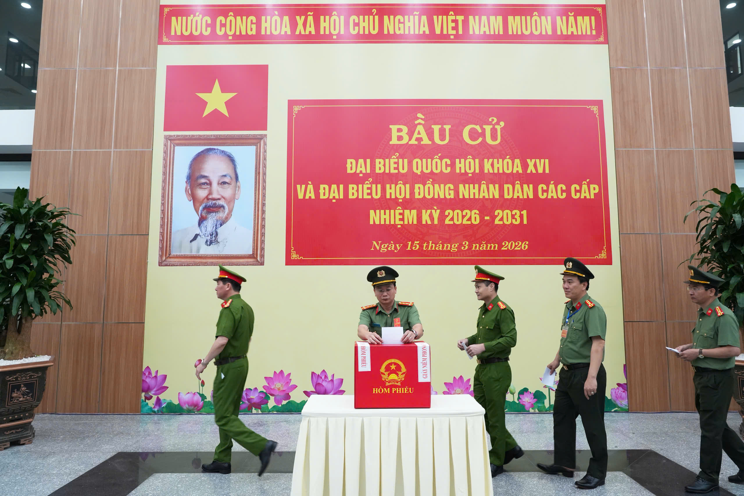 Đơn vị đầu ti&ecirc;n ho&agrave;n th&agrave;nh bầu cử sớm ở Huế - Ảnh 3.
