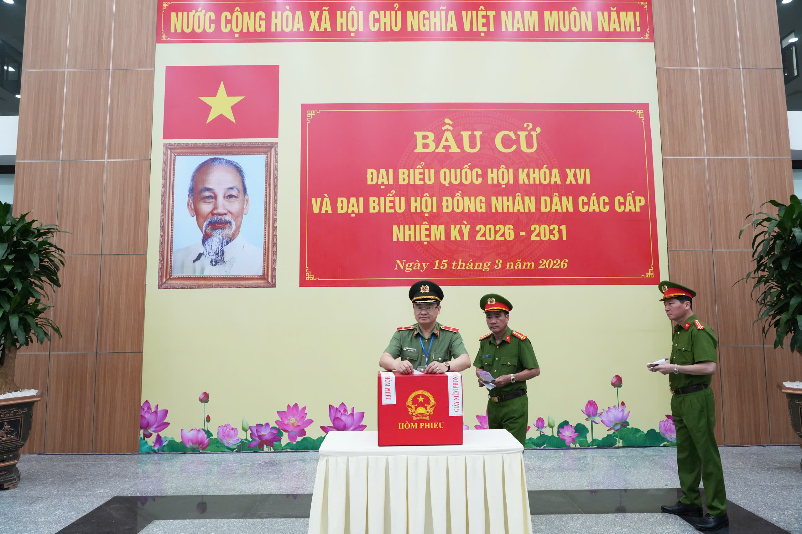 Đơn vị đầu ti&ecirc;n ho&agrave;n th&agrave;nh bầu cử sớm ở Huế - Ảnh 2.