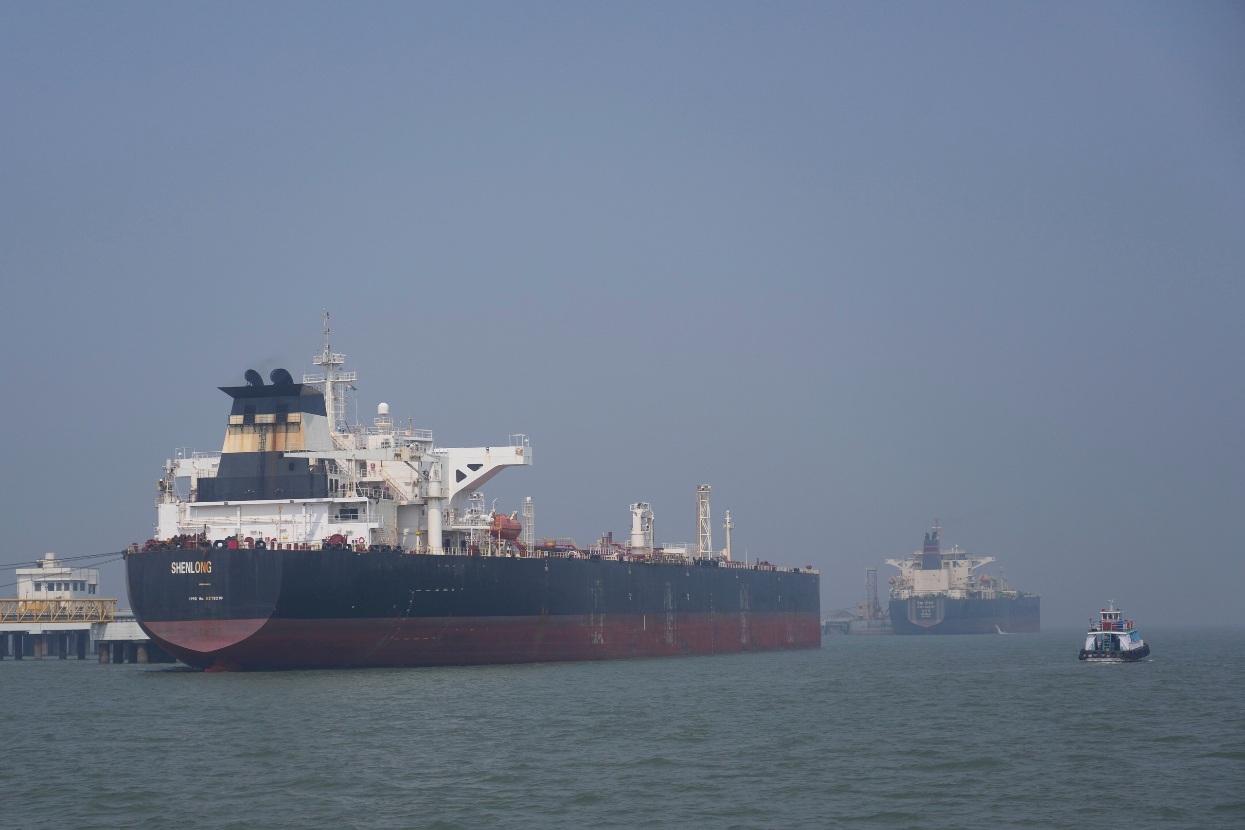 Nhiều nước đàm phán với Iran về Hormuz - Ảnh 1.