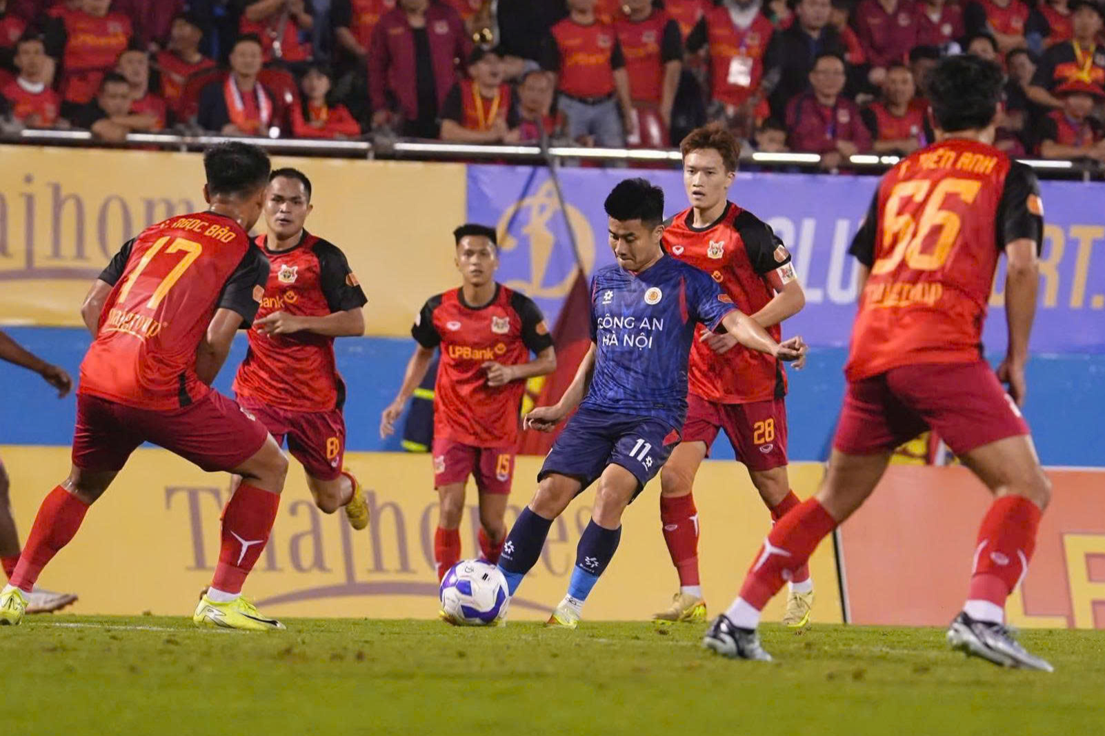 V&ograve;ng 16 V-League 2025-2026: C&ocirc;ng an H&agrave; Nội khẳng định vị thế "anh cả" - Ảnh 3.