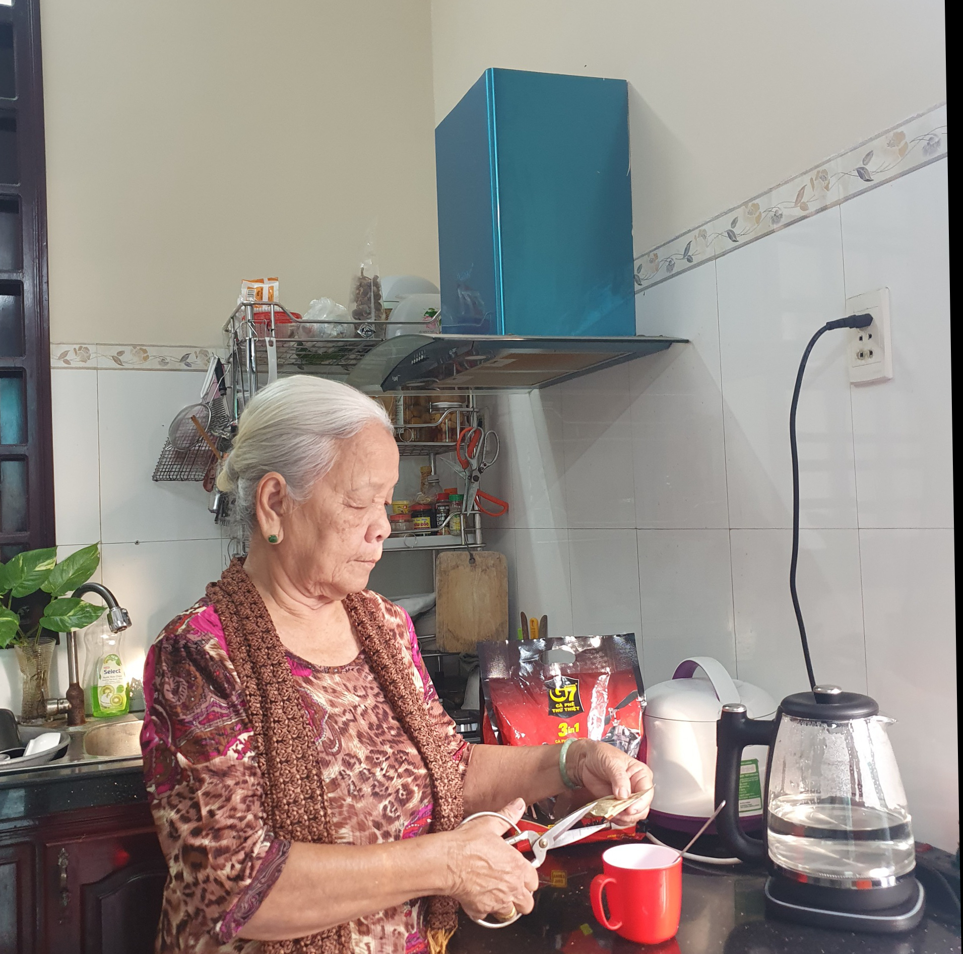 Ly c&agrave; ph&ecirc; của m&aacute; - Ảnh 2.
