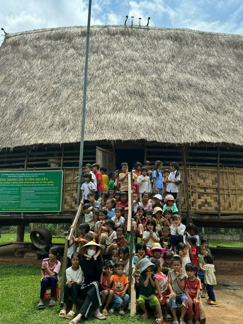 Diễn vi&ecirc;n Lưu Thị Ngọc Mai &ndash; 7 năm lặng lẽ mang niềm vui đến trẻ em Kon Tum - Ảnh 2.