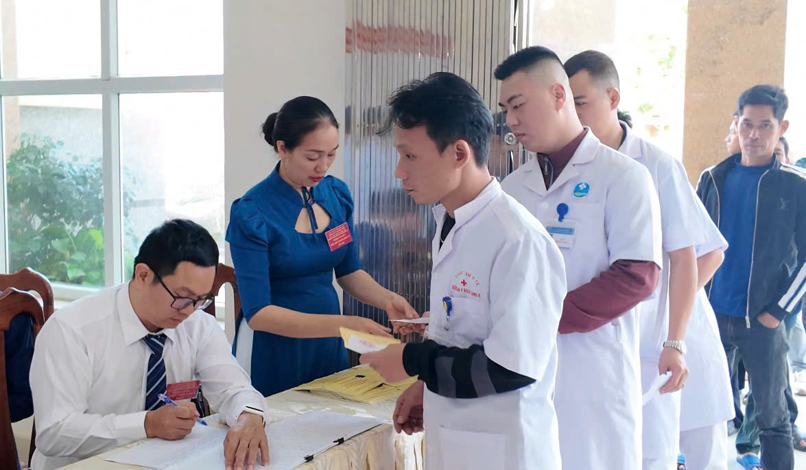 Cử tri đặc khu Bạch Long Vĩ nô nức bầu cử đại biểu Quốc hội 2026 - Ảnh 9.