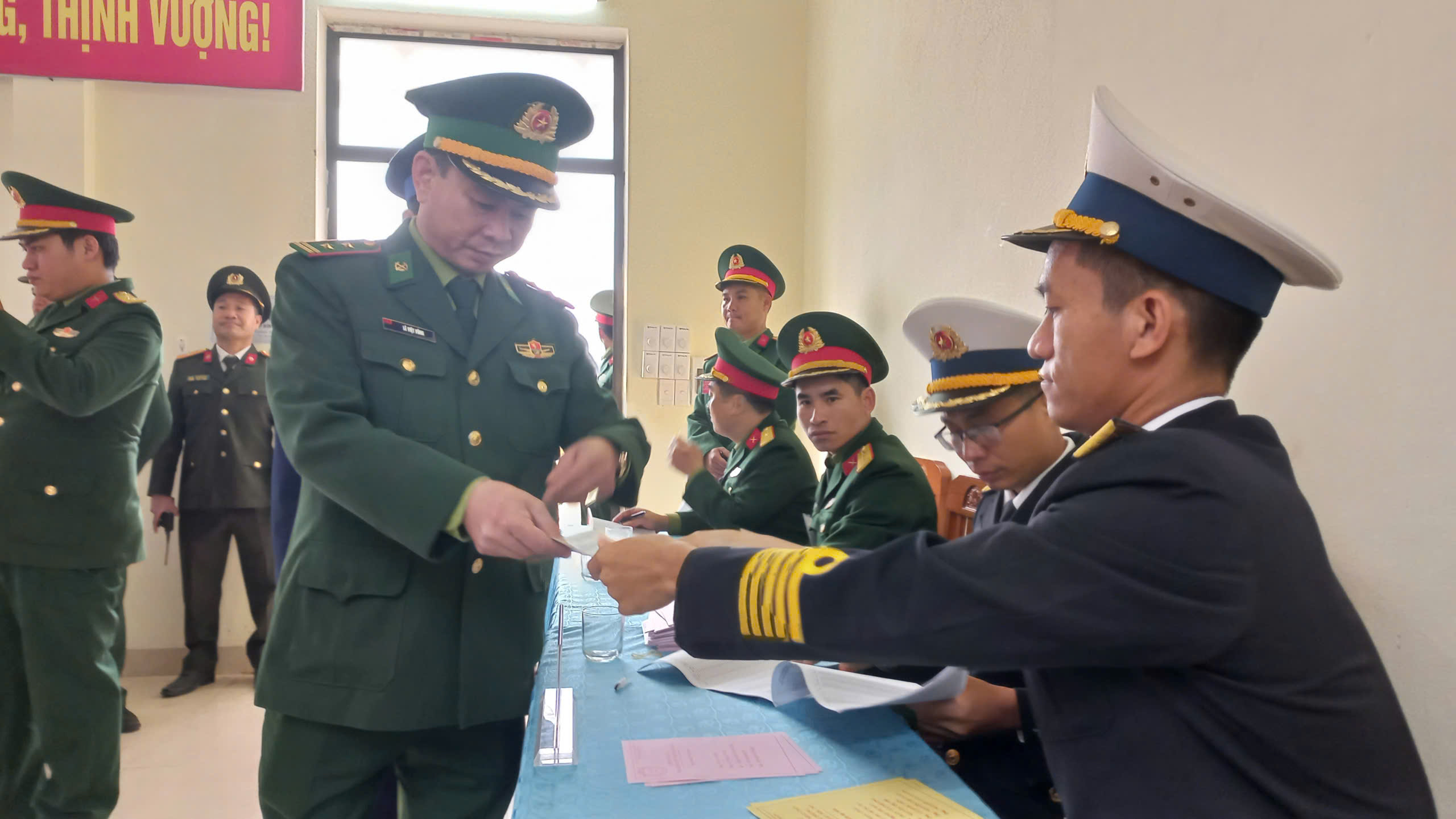 Cử tri đặc khu Bạch Long Vĩ nô nức bầu cử đại biểu Quốc hội 2026 - Ảnh 11.