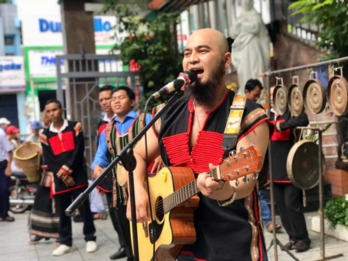 Ca sĩ Y DZĂNG ARUL - Giọng h&aacute;t mang hơi thở đại ng&agrave;n - Ảnh 1.