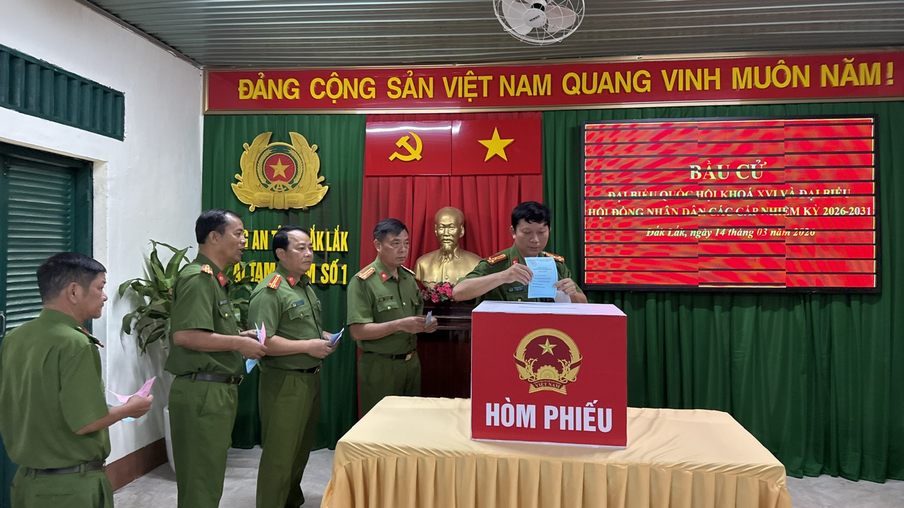 H&agrave;ng trăm người tạm giam thực hiện quyền bầu cử tại Đắk Lắk năm 2026 - Ảnh 1.