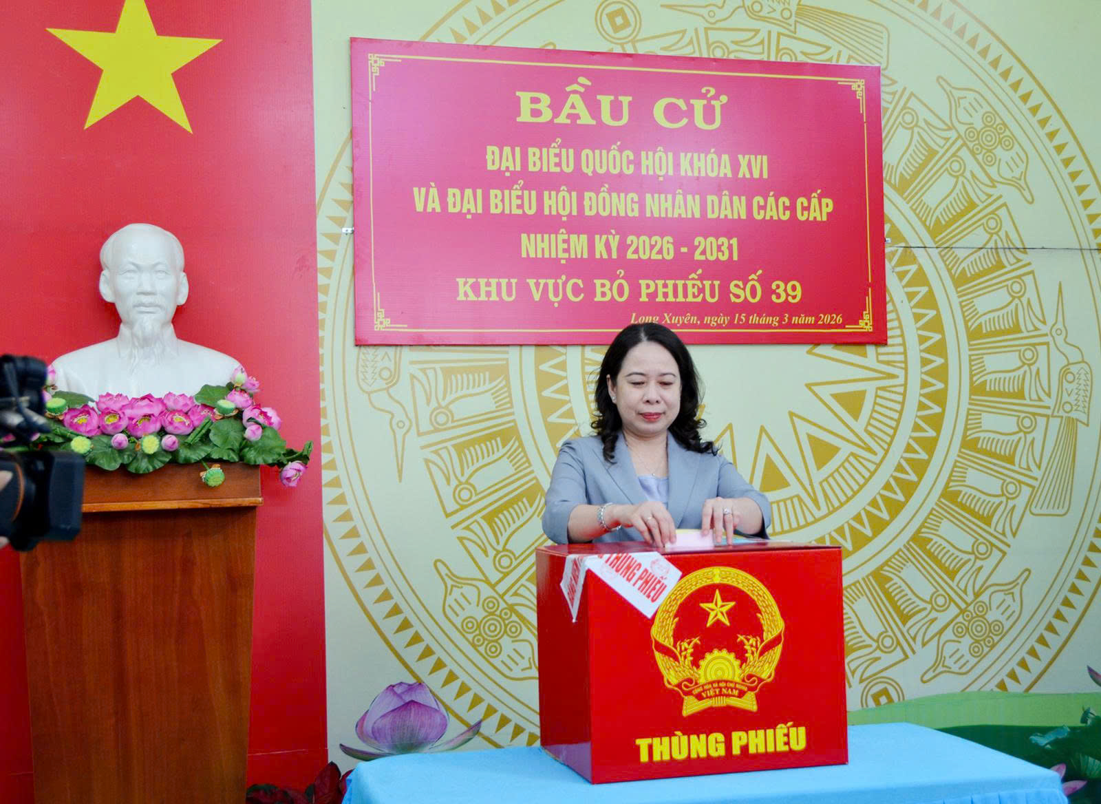 CLIP: Rộn ràng ngày bầu cử tại Cần Thơ, Vĩnh Long, An Giang, Tây Ninh - Ảnh 12.