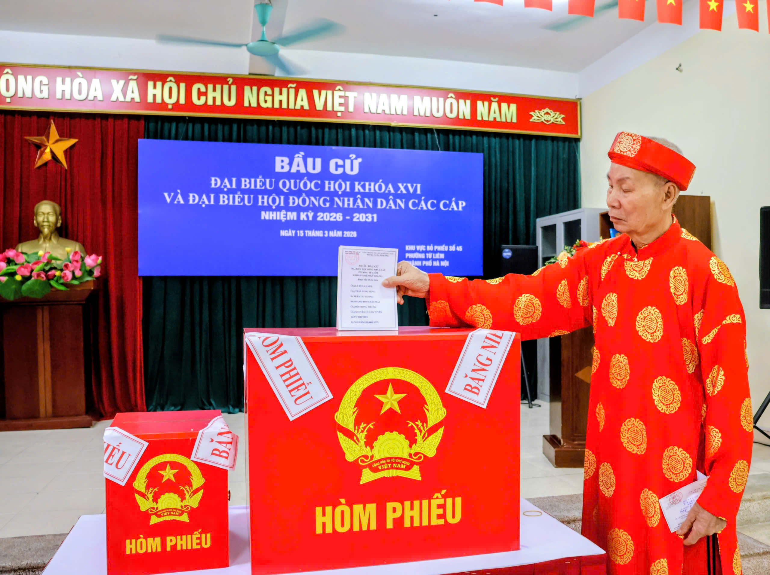 Cả nước đã có cử tri đã đi bỏ phiếu bầu cử - Ảnh 1.