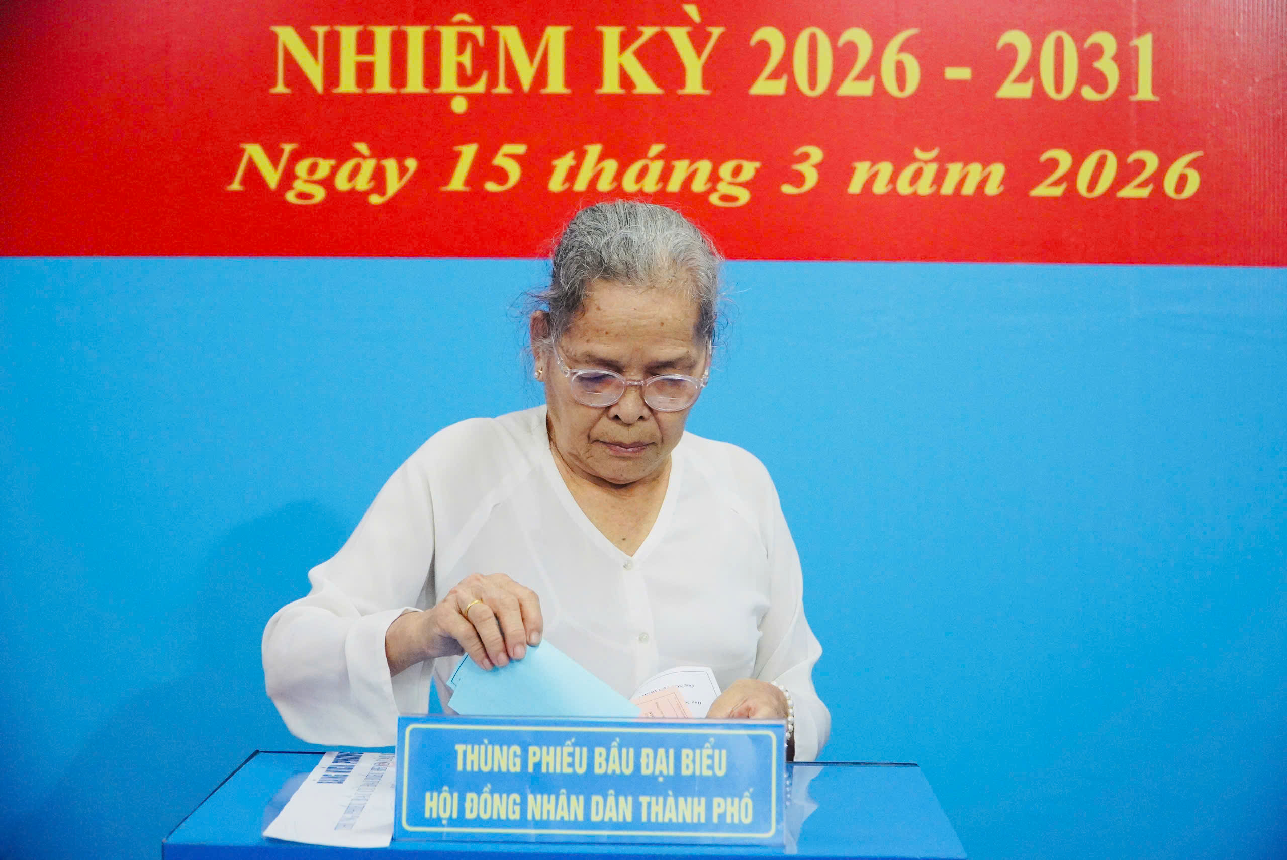 99% cử tri TPHCM đi bỏ phiếu bầu cử - Ảnh 1.