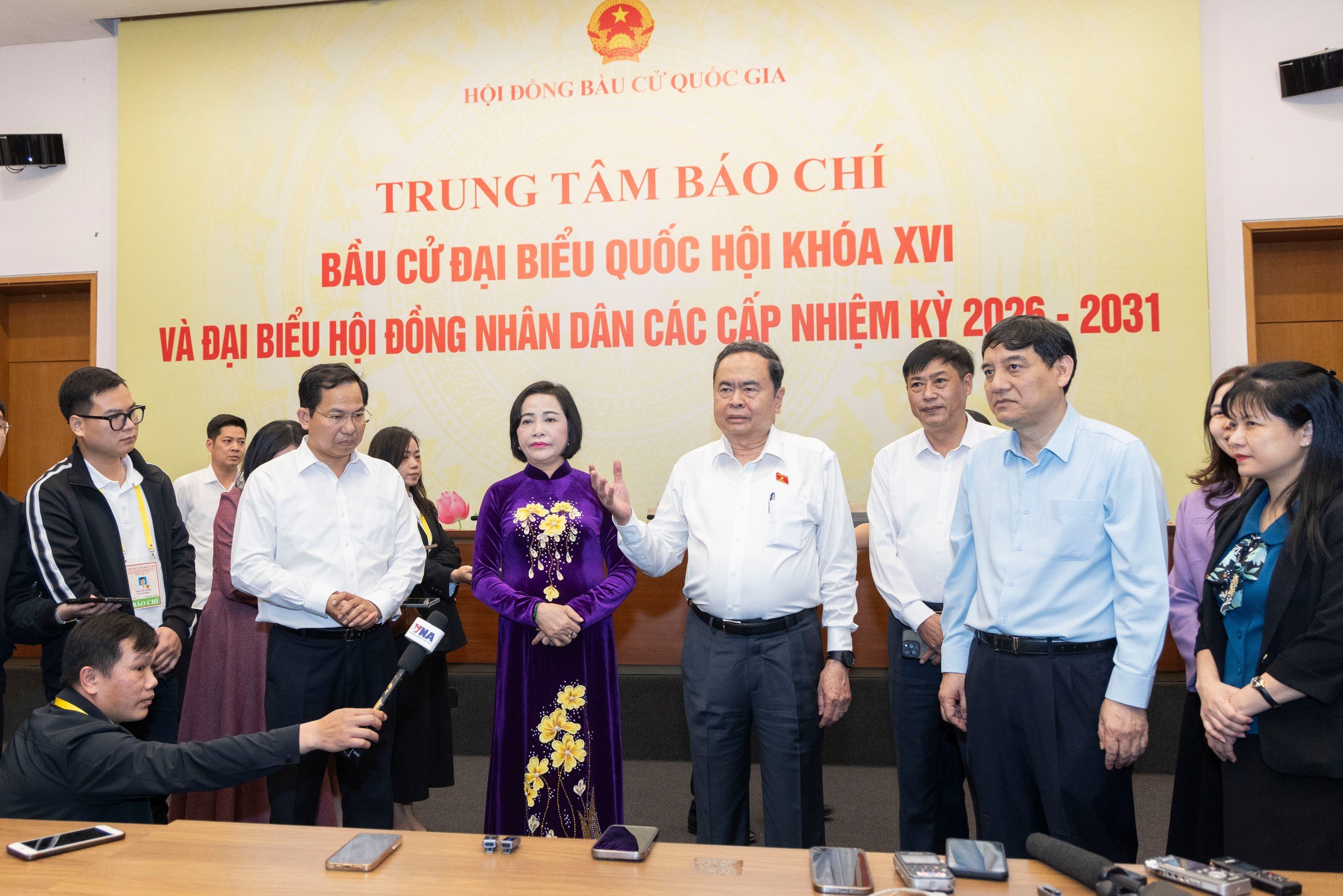 Nhiều địa phương đ&atilde; đạt tỉ lệ tr&ecirc;n 90% cử tri ho&agrave;n th&agrave;nh việc bỏ phiếu bầu cử - Ảnh 2.