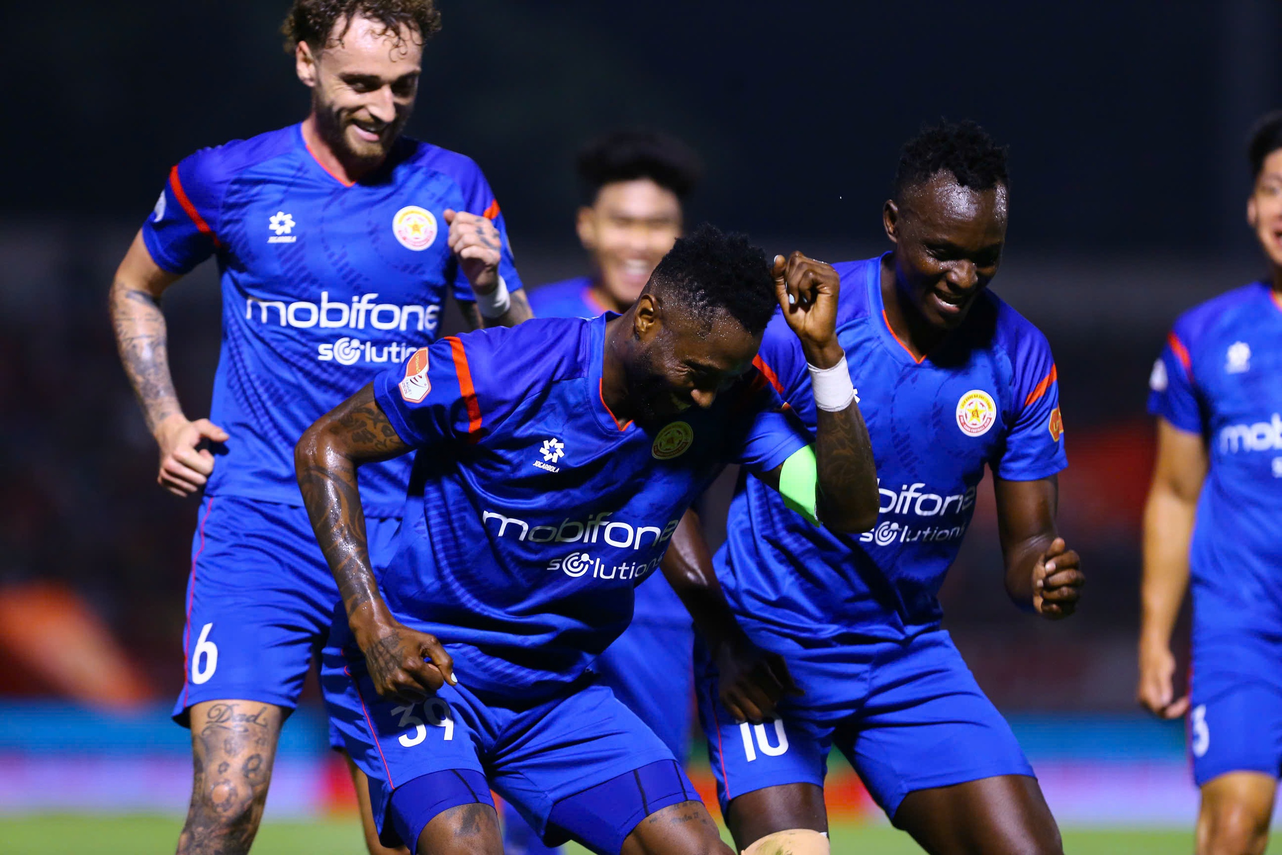 "Bầu" Đại thừa nhận gặp kh&oacute; khi trở lại V-League - Ảnh 1.