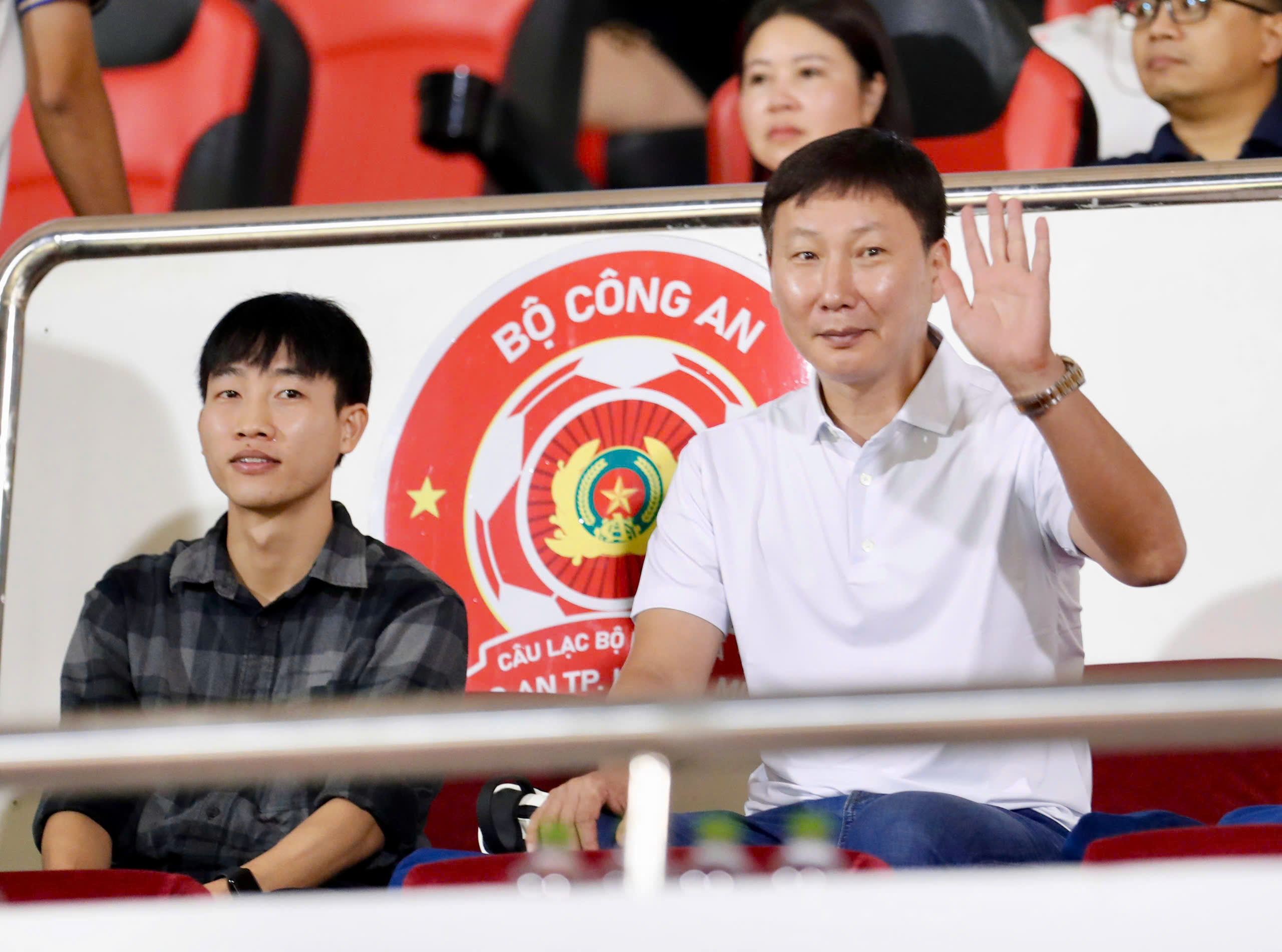 VAR từ chối b&agrave;n thắng của PVF-CAND, Khoa Ng&ocirc; tỏa s&aacute;ng gi&uacute;p C&ocirc;ng an TP HCM thắng 1-0 - Ảnh 4.