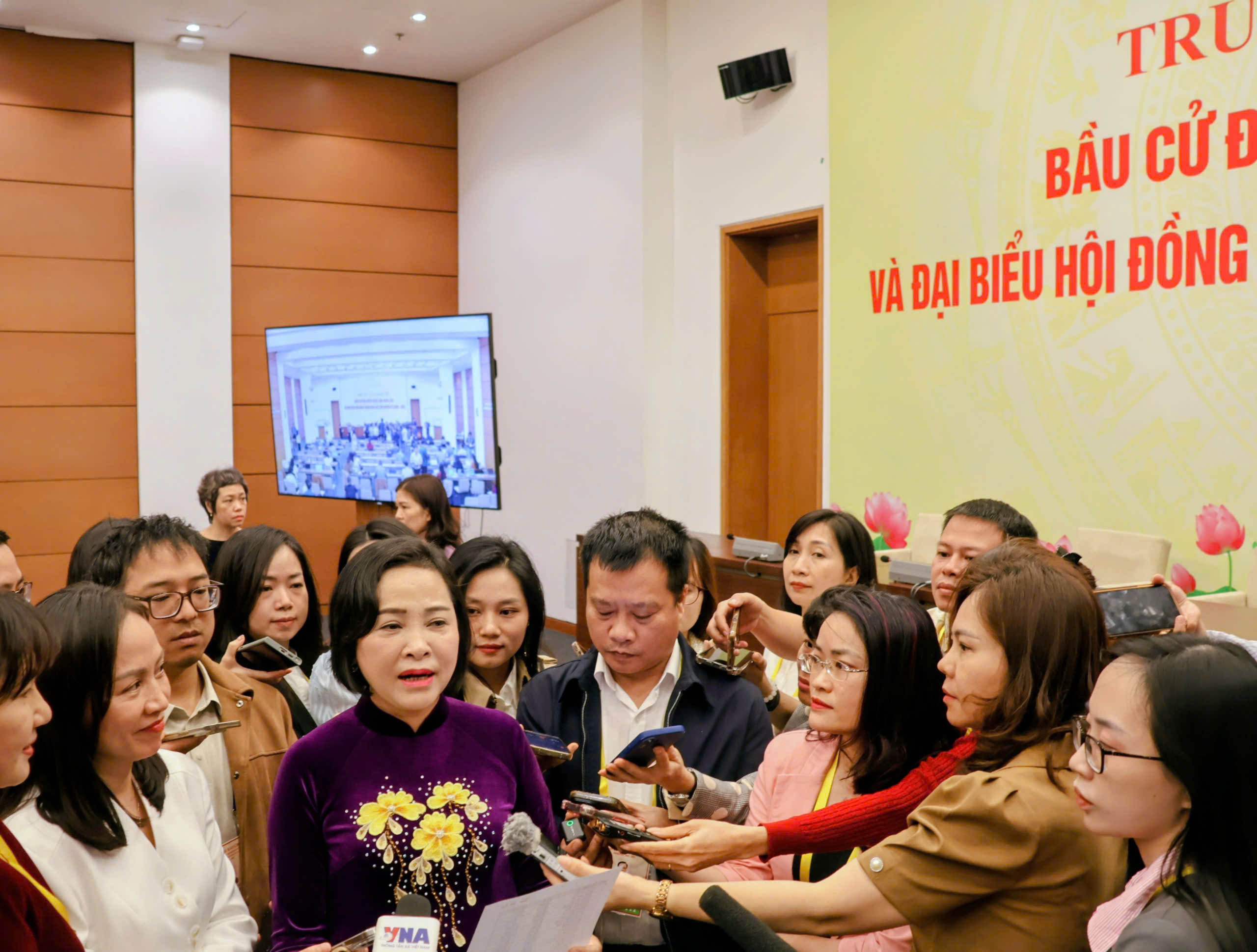 Nhiều địa phương đ&atilde; đạt tỉ lệ tr&ecirc;n 90% cử tri ho&agrave;n th&agrave;nh việc bỏ phiếu bầu cử - Ảnh 1.