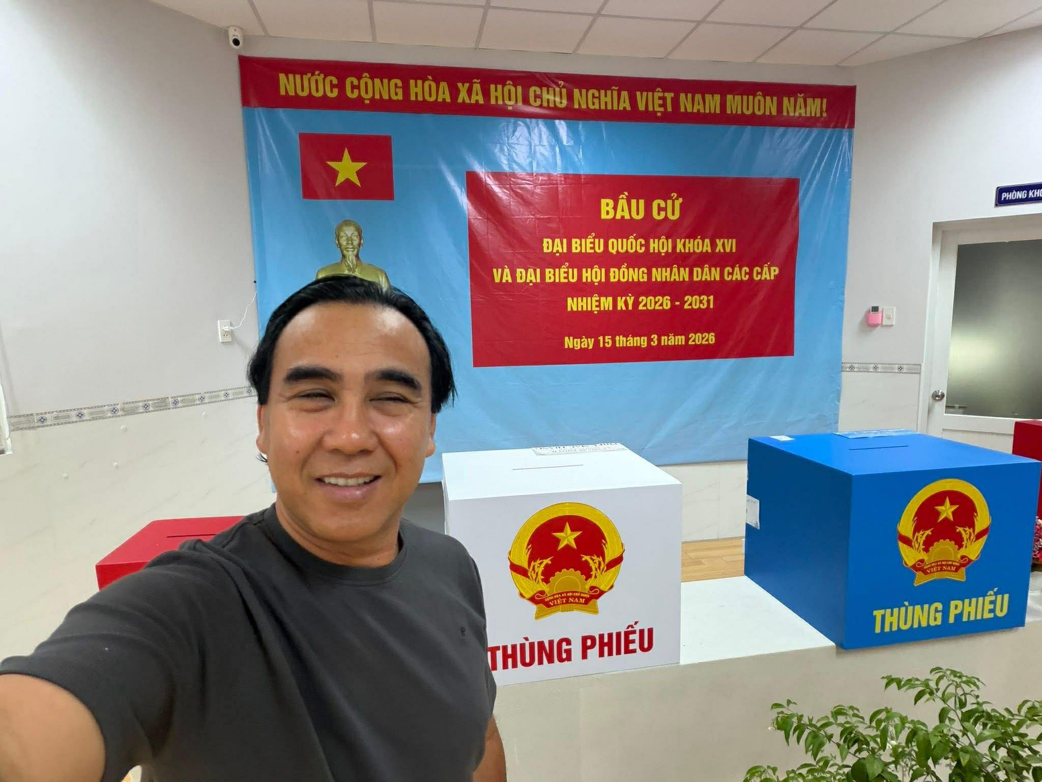 Văn nghệ sĩ nô nức đi bầu cử, gửi gắm niềm tin vào tương lai đất nước - Ảnh 10.