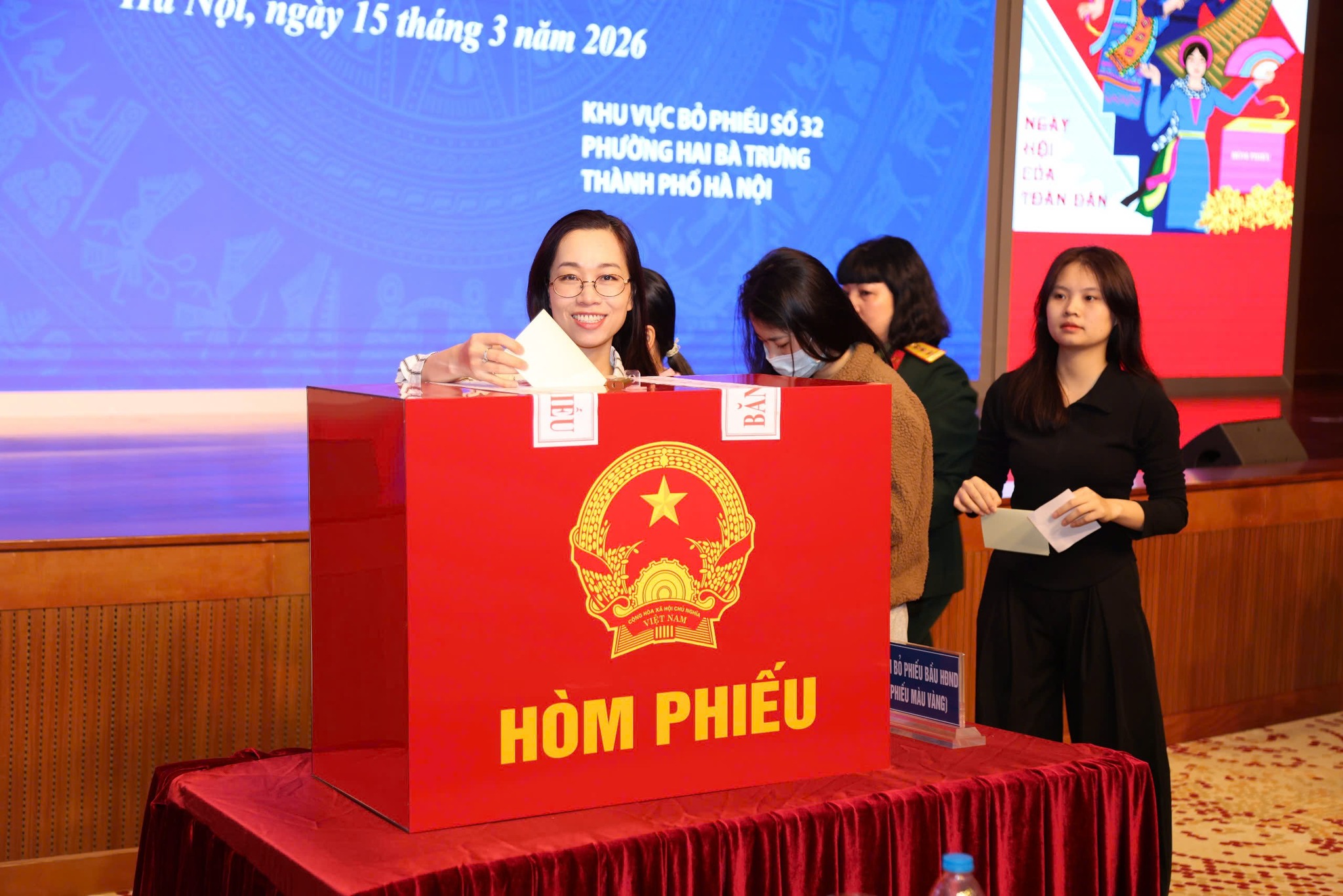 Nguyên Phó chủ tịch nước Nguyễn Thị bình bầu cử đại biểu Quốc hội 2026 tại Hà Nội - Ảnh 11.