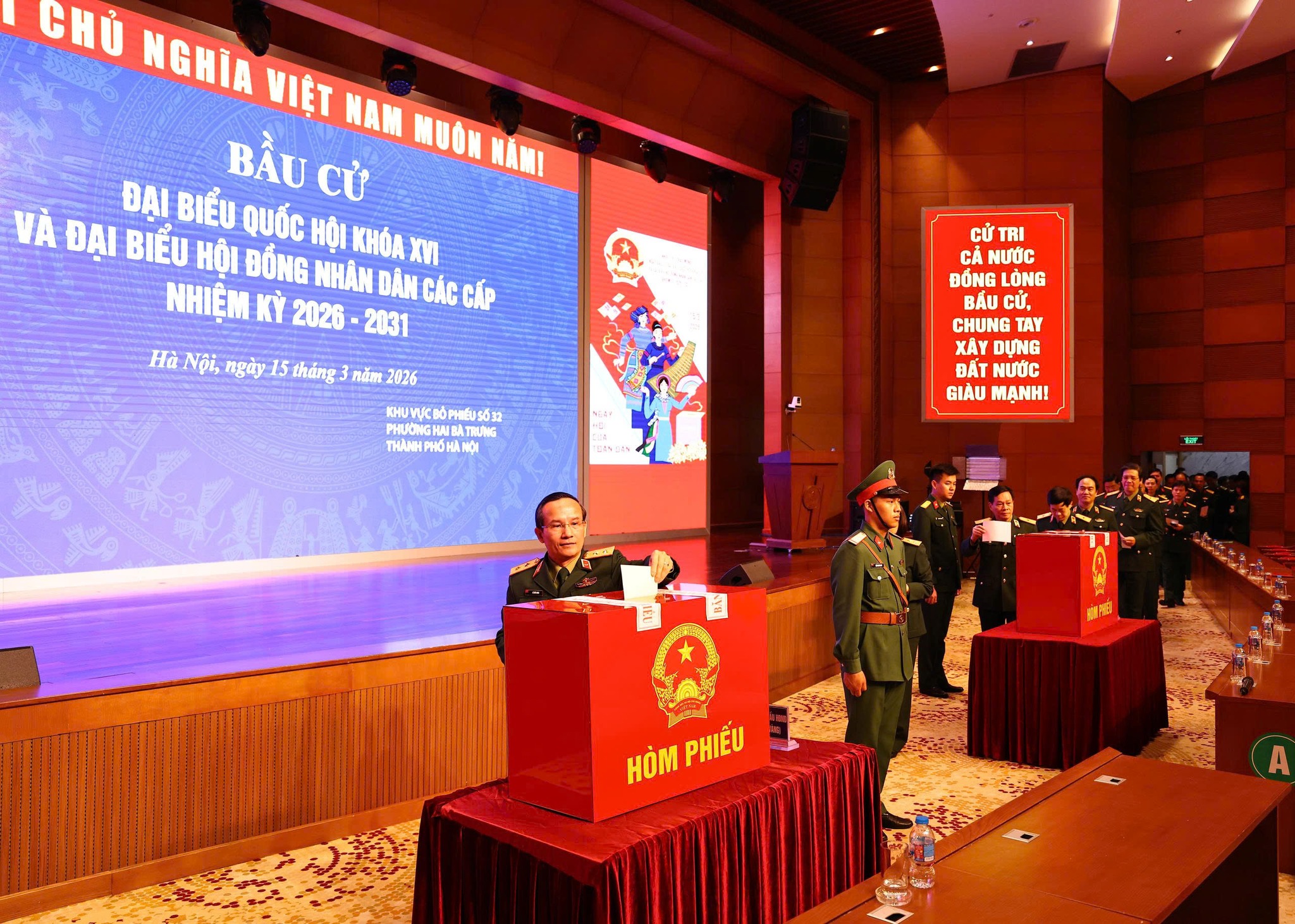 Nguyên Phó chủ tịch nước Nguyễn Thị bình bầu cử đại biểu Quốc hội 2026 tại Hà Nội - Ảnh 7.