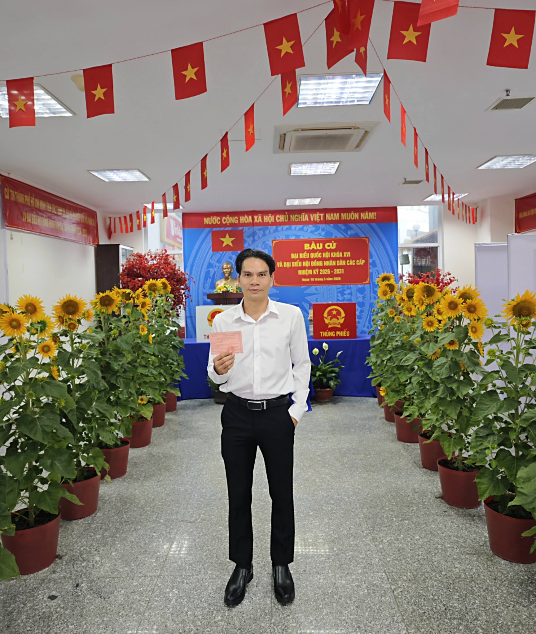 Văn nghệ sĩ nô nức đi bầu cử, gửi gắm niềm tin vào tương lai đất nước - Ảnh 7.