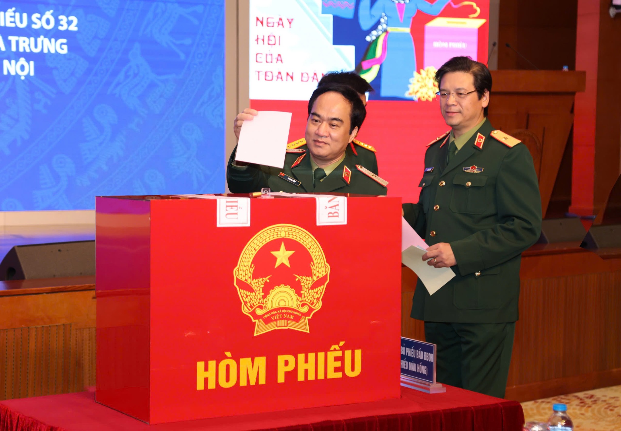 Nguyên Phó chủ tịch nước Nguyễn Thị bình bầu cử đại biểu Quốc hội 2026 tại Hà Nội - Ảnh 1.