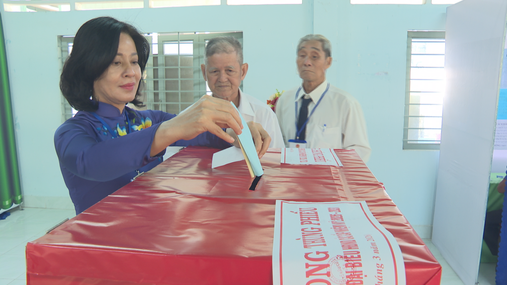 CLIP: Rộn ràng ngày bầu cử tại Cần Thơ, Vĩnh Long, An Giang, Tây Ninh - Ảnh 40.