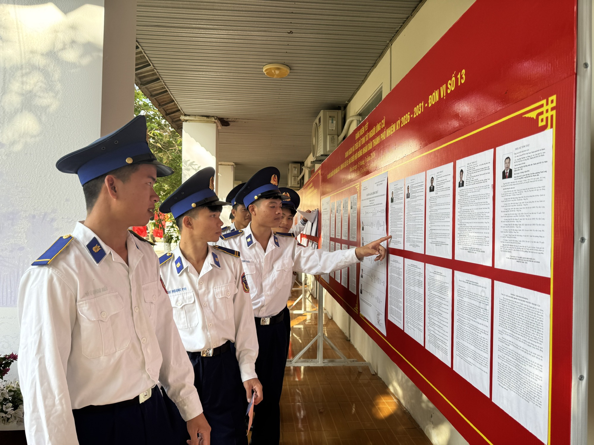 Cử tri Đặc khu Côn Đảo nô nức tham gia ngày bầu cử 2026 - Ảnh 8.