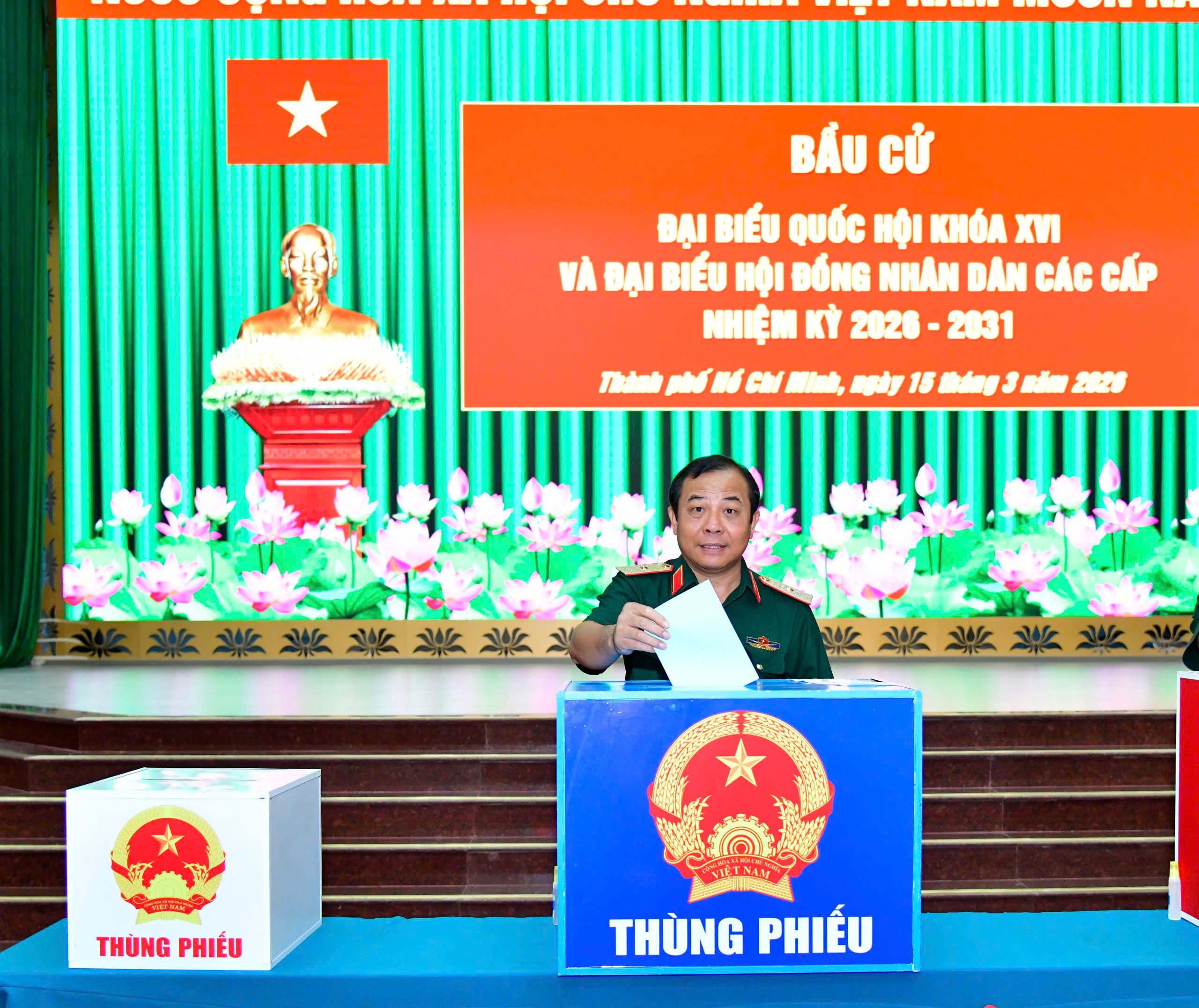Video: Tâm sự của người lính TPHCM trong ngày bầu cử - Ảnh 1.