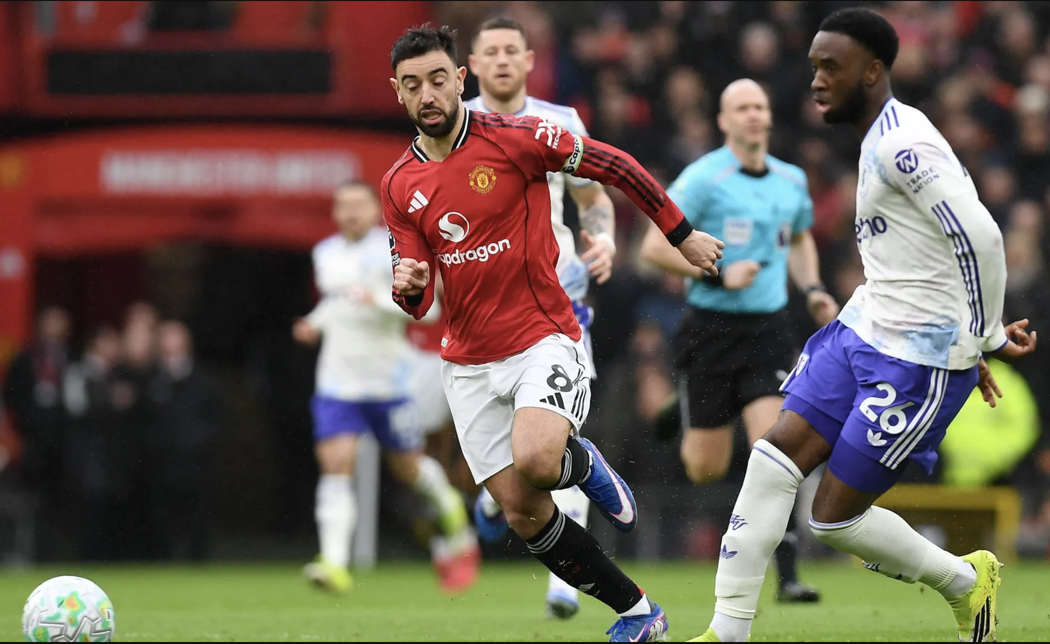 Fernandes chạm tay kỳ tích, Man United "bắn hạ" Aston Villa - Ảnh 5.
