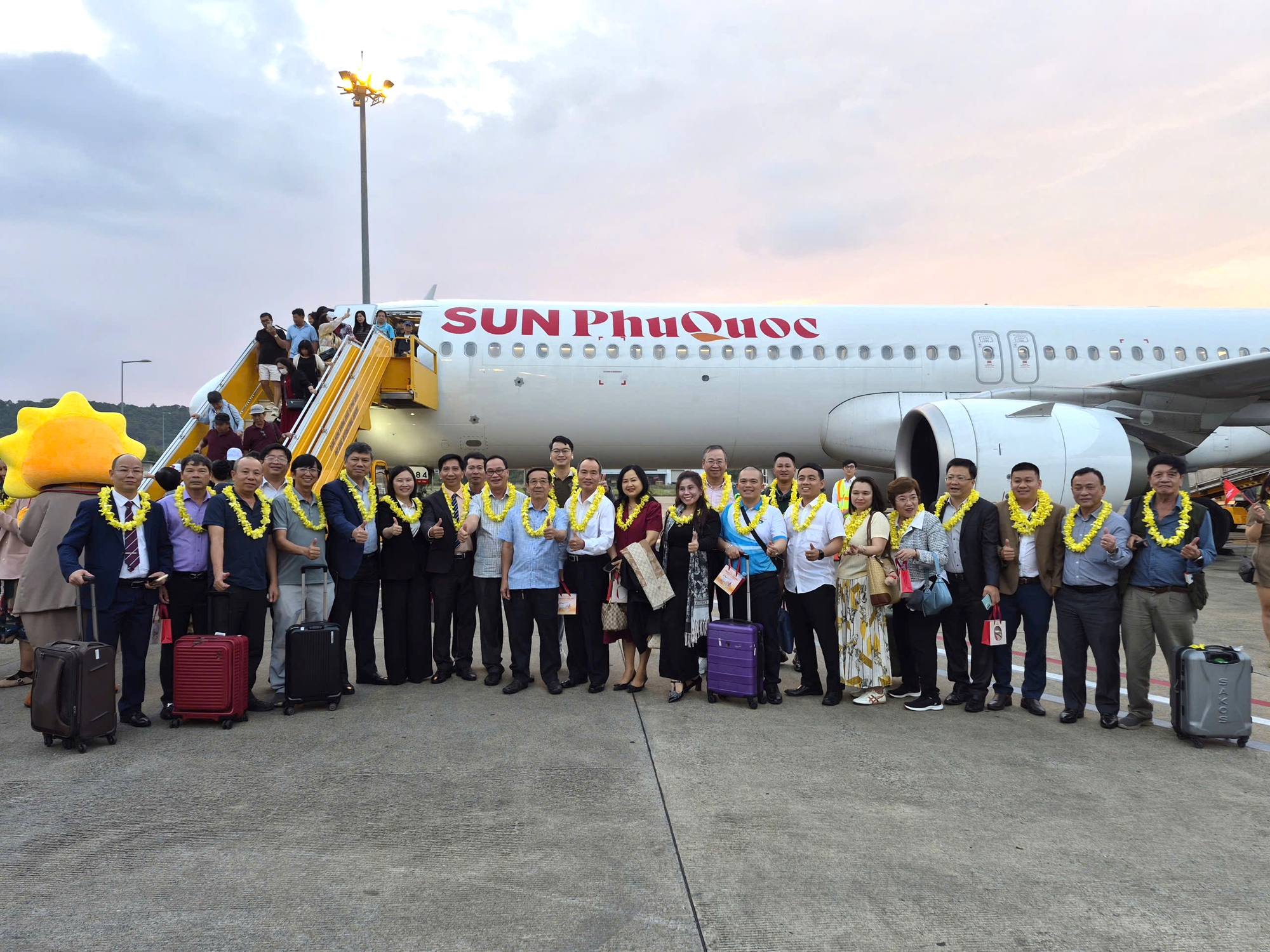 Chuyến bay thẳng đầu ti&ecirc;n nối Nha Trang &ndash; Ph&uacute; Quốc - Ảnh 2.