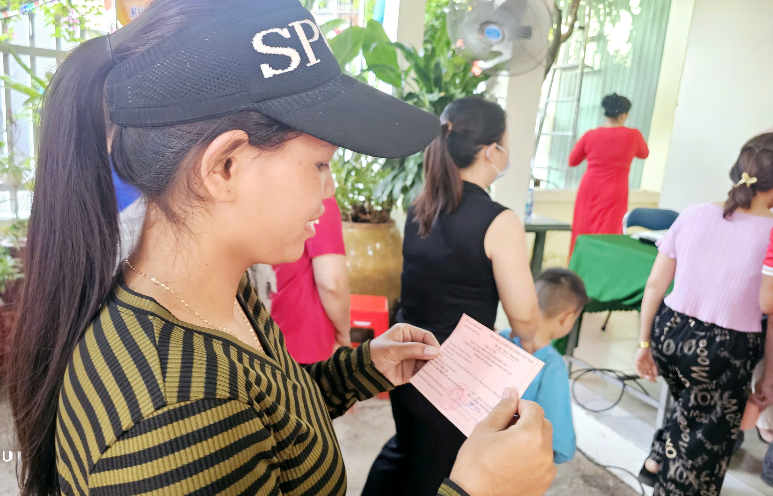 Mong đại biểu trúng cử quan tâm chính sách hỗ trợ đời sống công nhân - Ảnh 2.