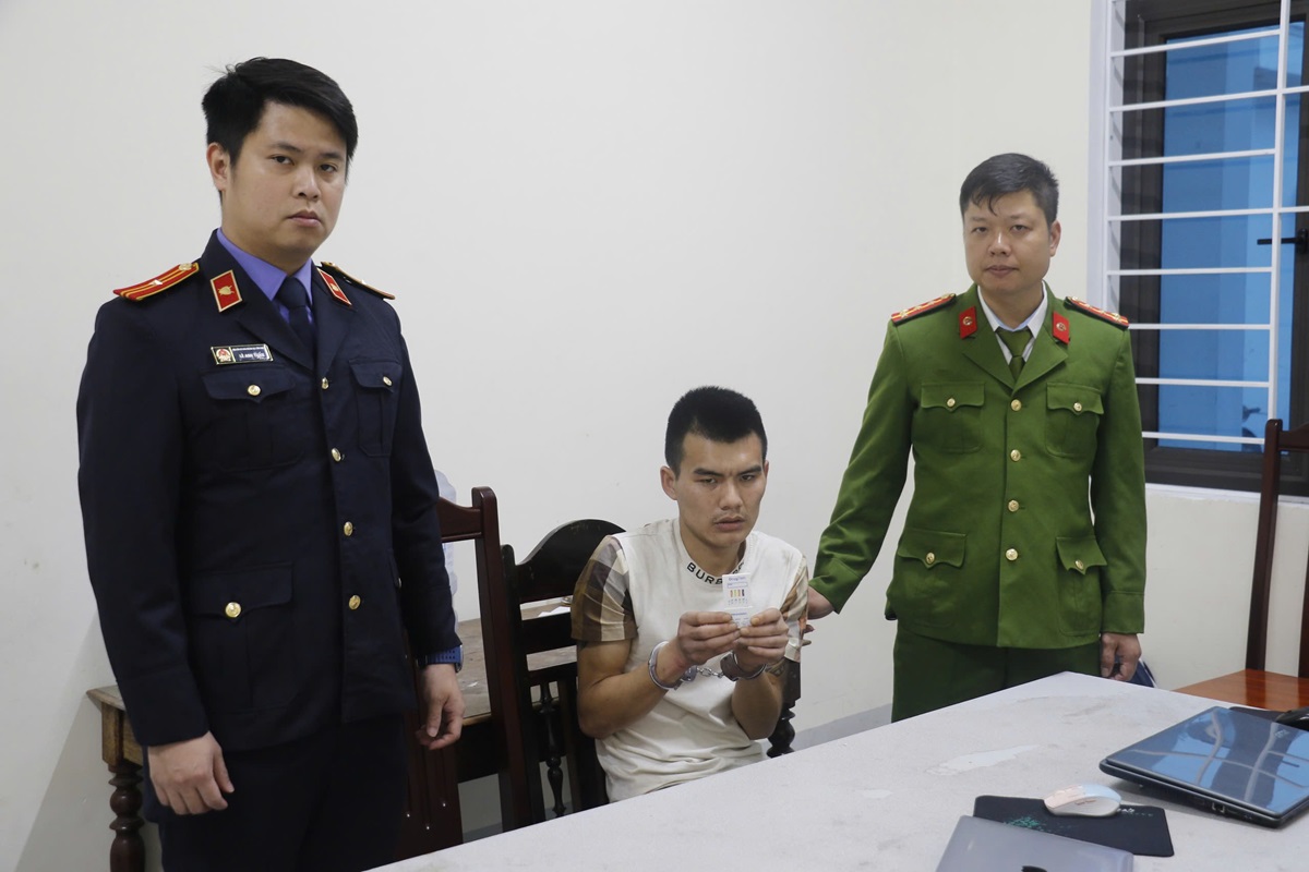 Bắt kẻ bịt mặt xông vào phòng tập thể dục cướp dây chuyền của người phụ nữ - Ảnh 1.