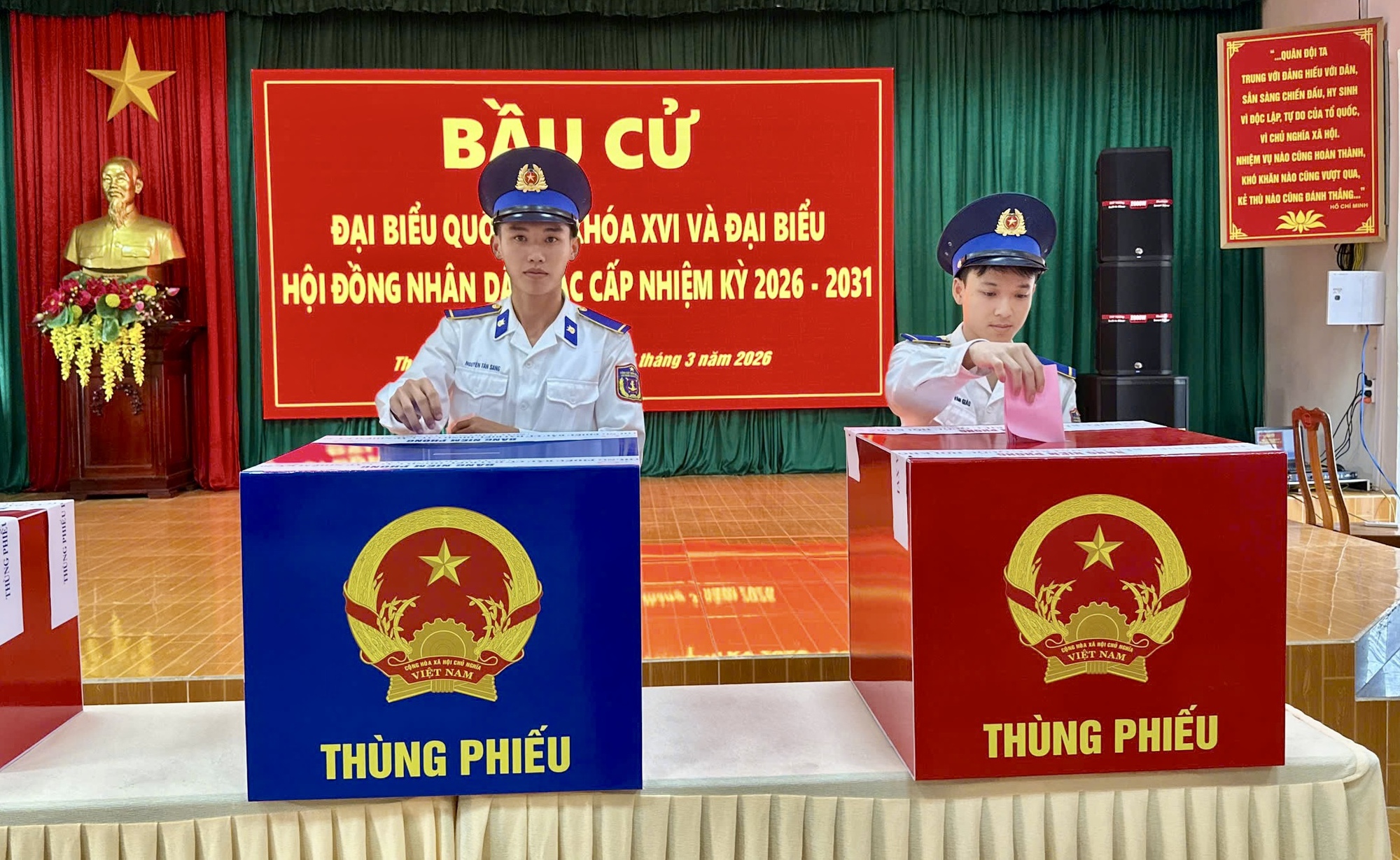 Cử tri Đặc khu Côn Đảo nô nức tham gia ngày bầu cử 2026 - Ảnh 12.
