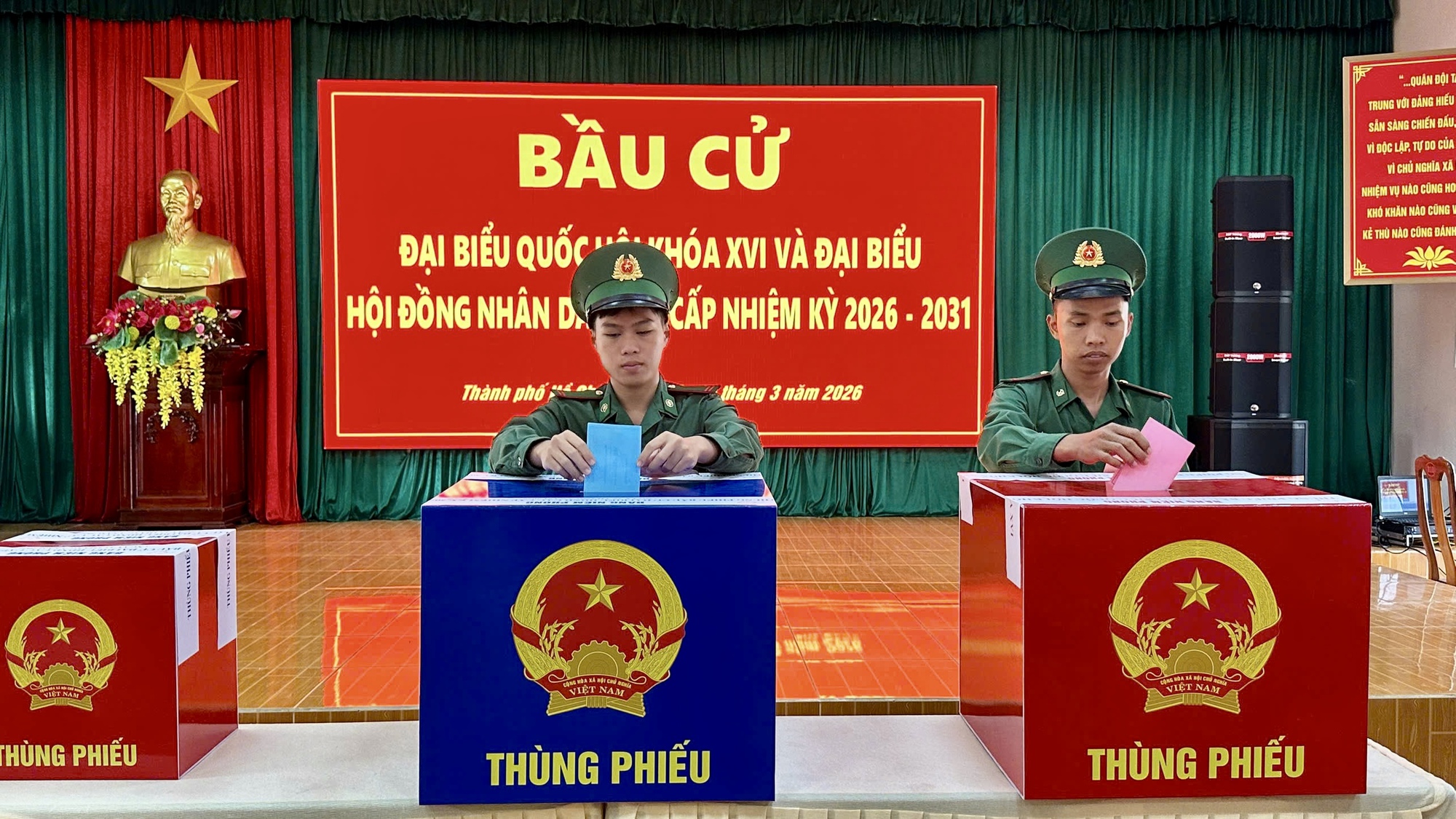 Cử tri Đặc khu Côn Đảo nô nức tham gia ngày bầu cử 2026 - Ảnh 15.