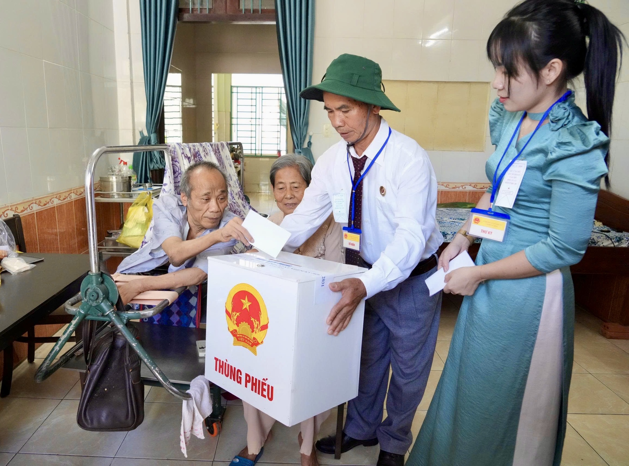 Những người lính đặc biệt trong ngày bầu cử - Ảnh 11.