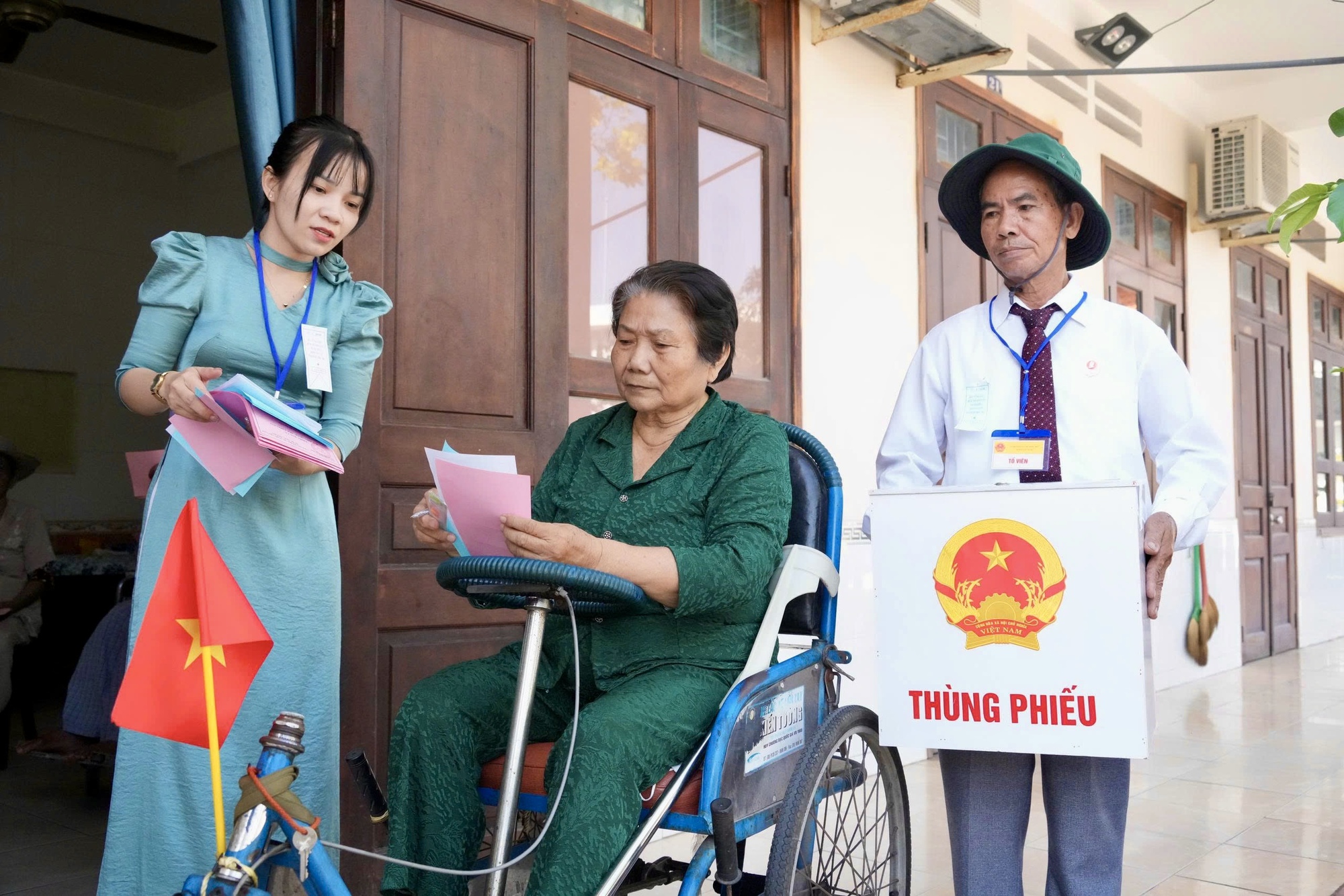 Những người lính đặc biệt trong ngày bầu cử - Ảnh 3.