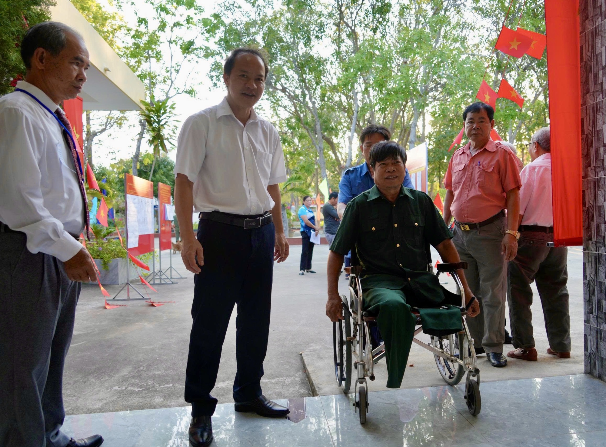 Những người lính đặc biệt trong ngày bầu cử - Ảnh 4.