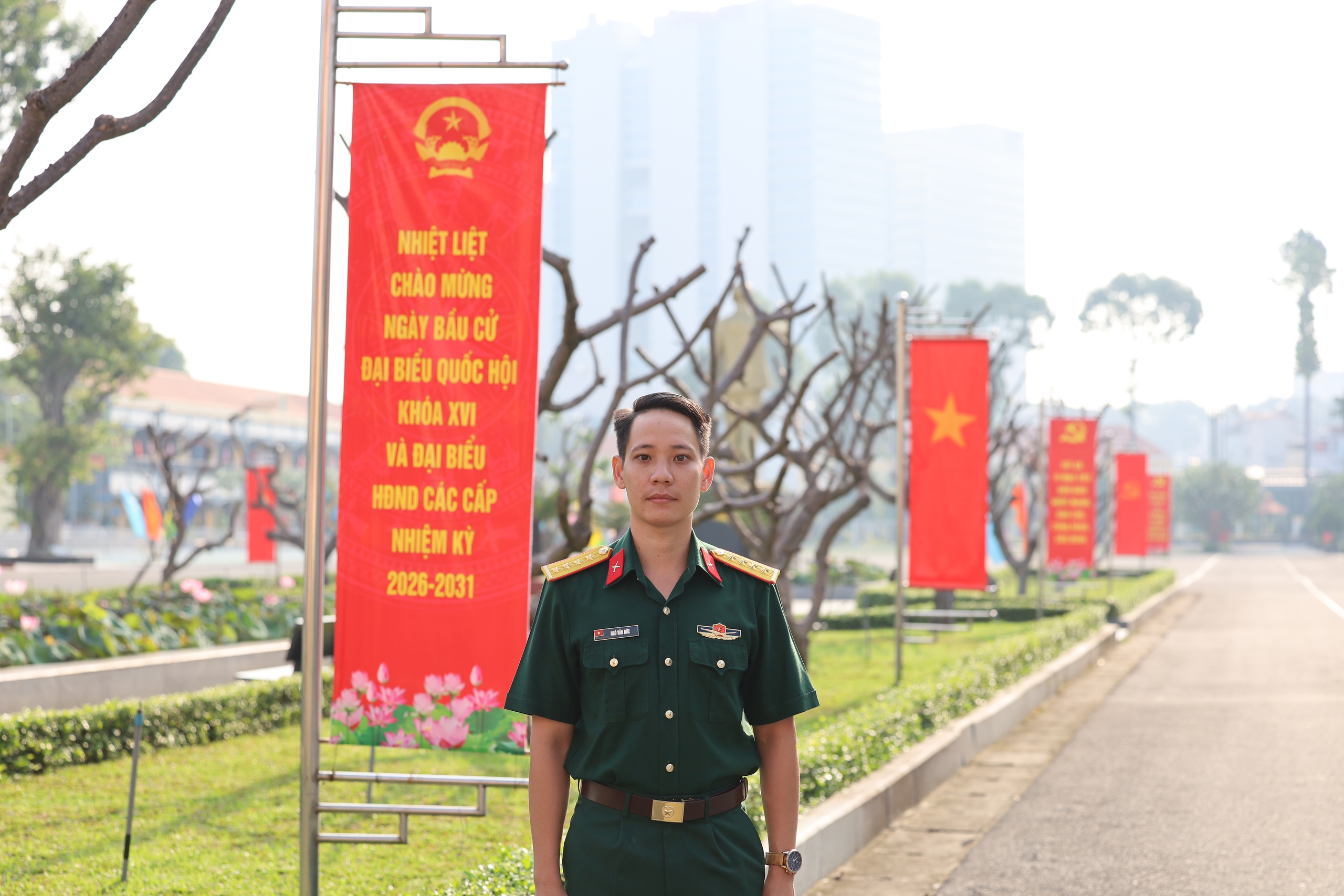 Video: Tâm sự của người lính TPHCM trong ngày bầu cử - Ảnh 2.