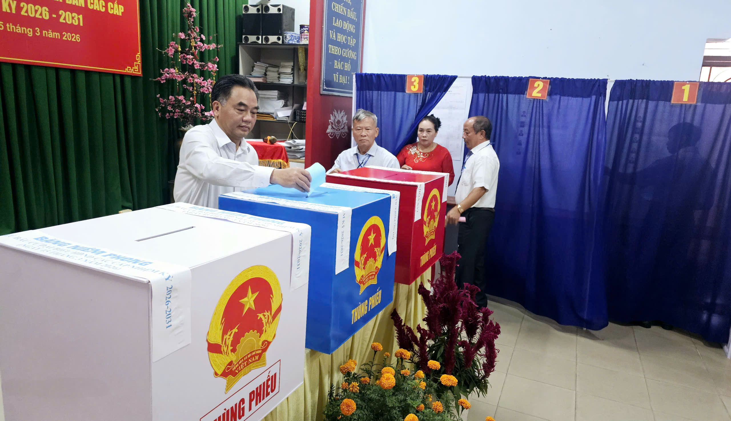 L&atilde;nh đạo TPHCM tham gia bầu cử 2026 v&agrave; quyền c&ocirc;ng d&acirc;n - Ảnh 9.