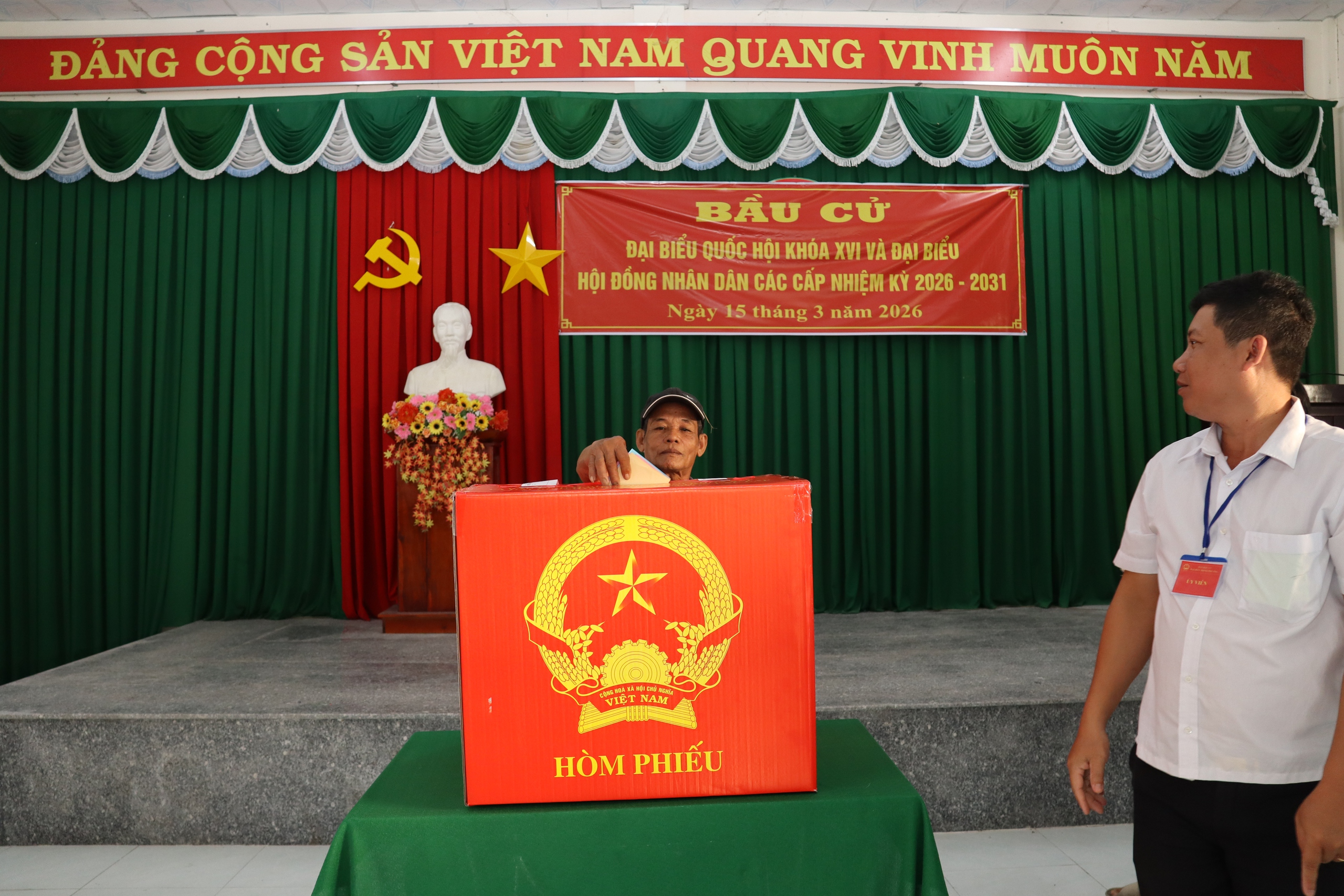 Cử tri TP Cần Thơ , Vĩnh Long nô nức đi bầu cử trong không khí phấn khởi - Ảnh 15.