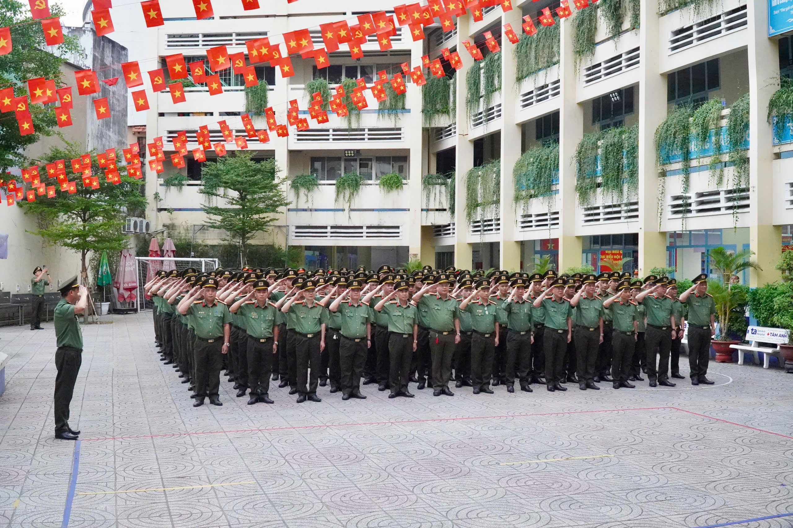Công an TPHCM tham gia bầu cử - Ảnh 14.
