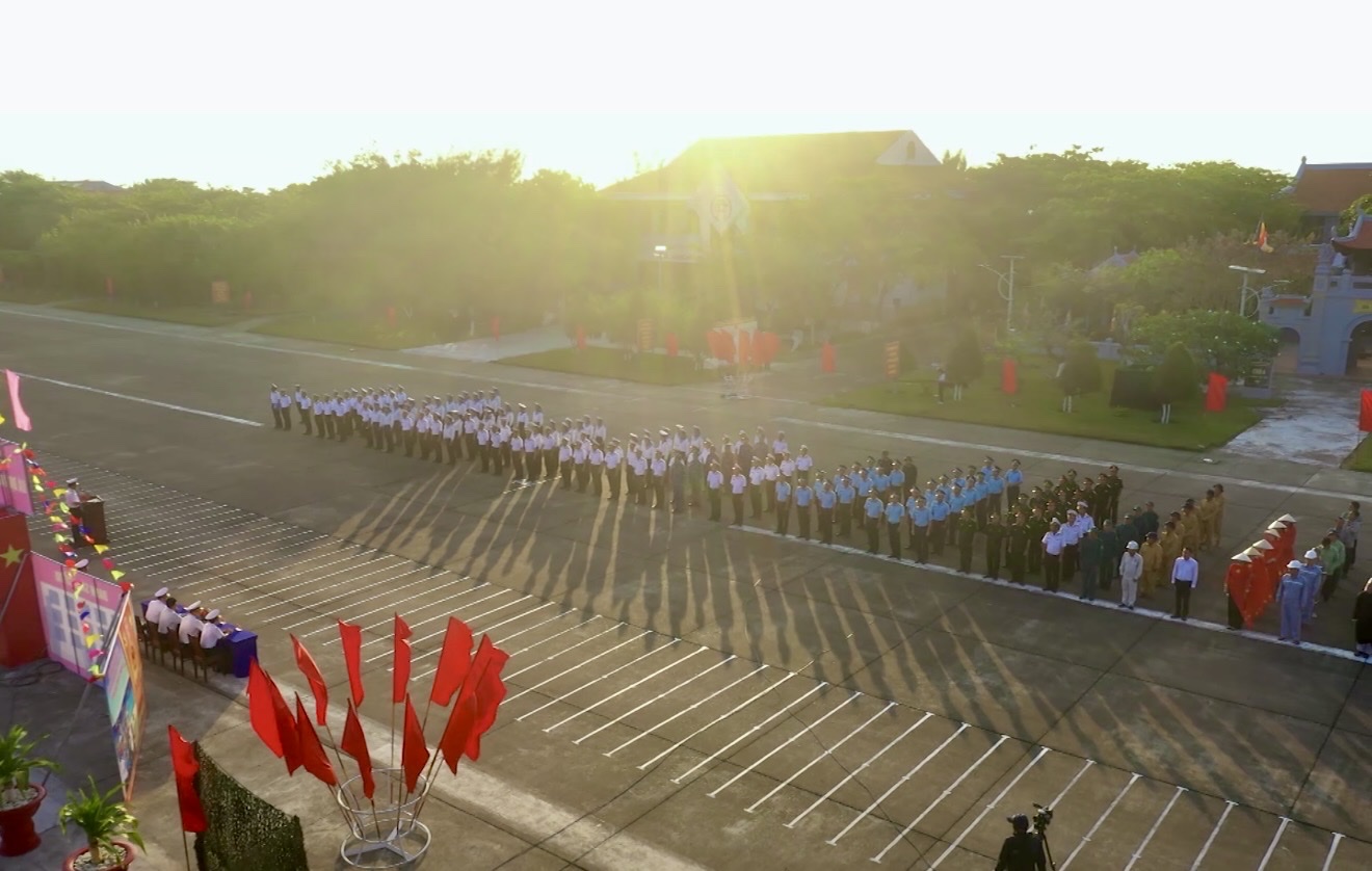 Thi&ecirc;ng li&ecirc;ng Ng&agrave;y hội non s&ocirc;ng ở đặc khu Trường Sa - Ảnh 1.
