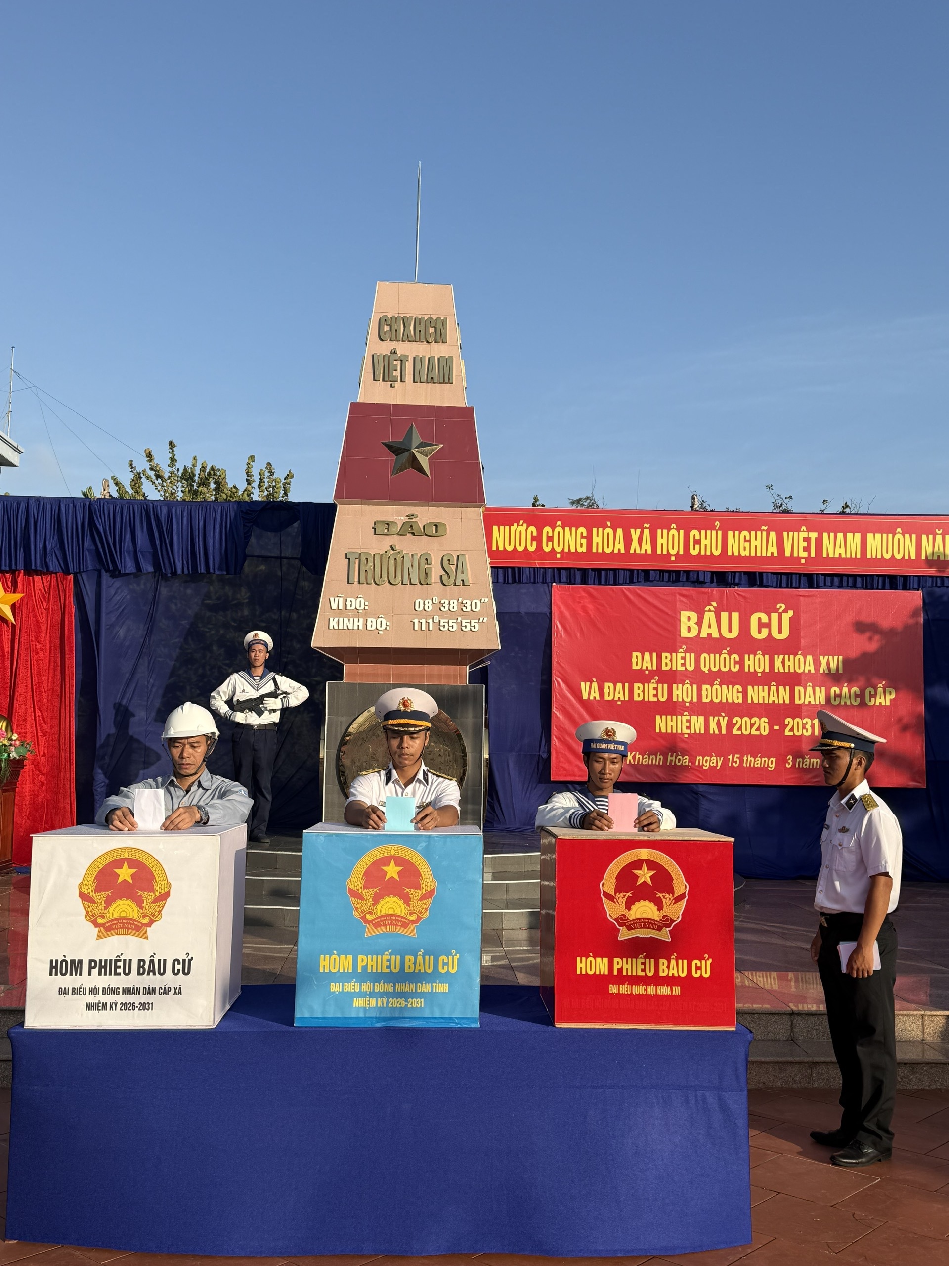 Thi&ecirc;ng li&ecirc;ng Ng&agrave;y hội non s&ocirc;ng ở đặc khu Trường Sa - Ảnh 7.